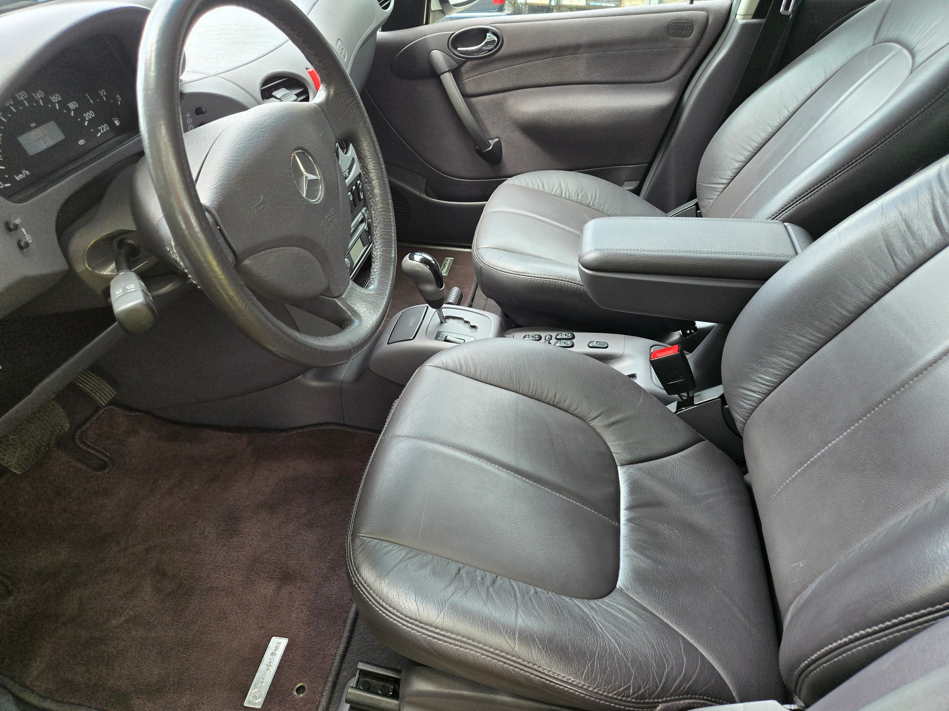 MERCEDES-BENZ A 190 Elégance-image-10