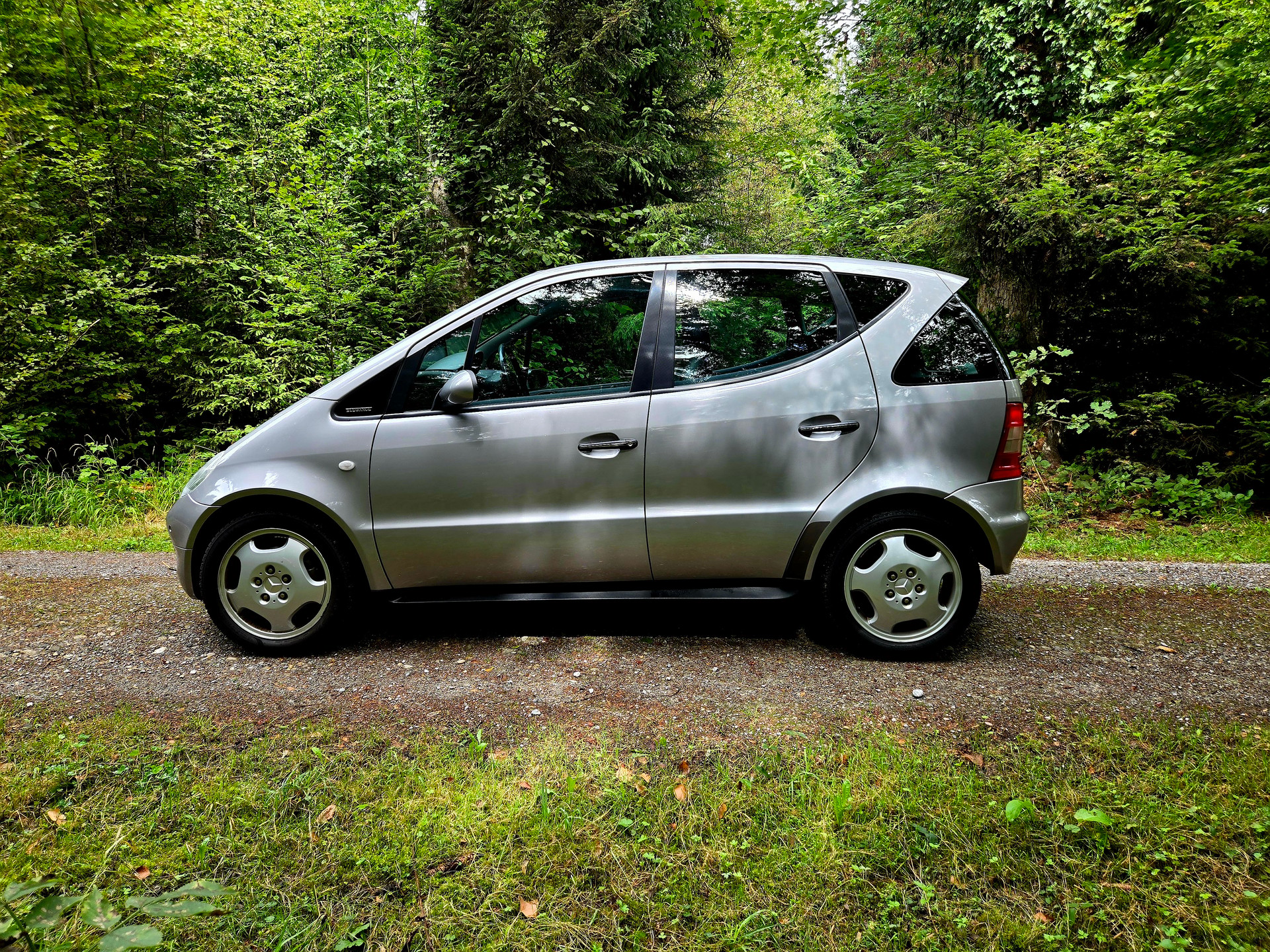 MERCEDES-BENZ A 190 Elégance-image-13