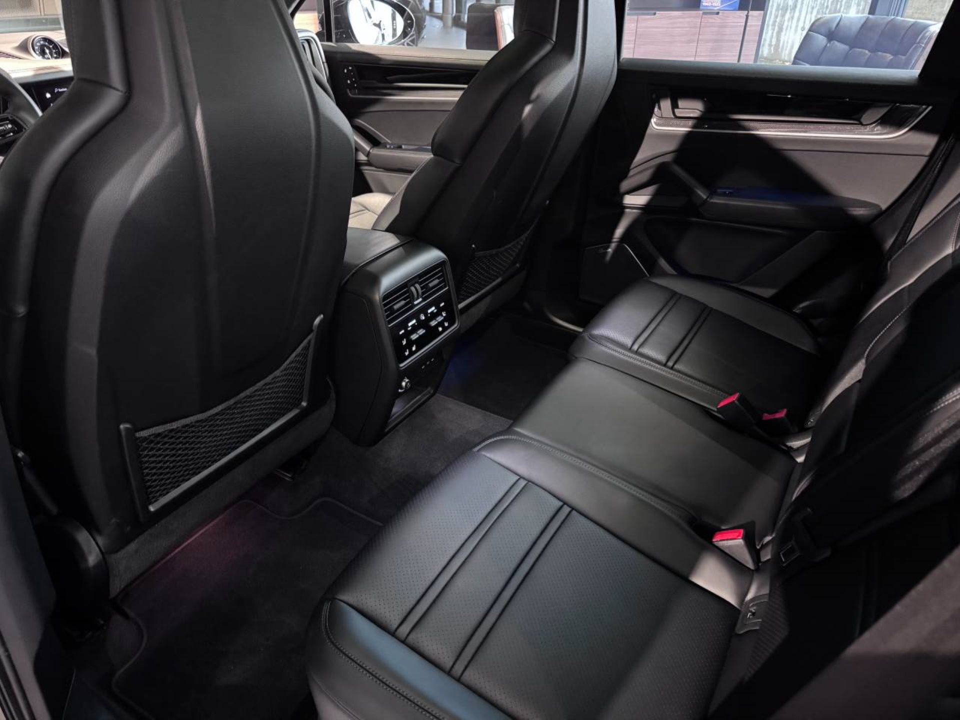 PORSCHE Cayenne Turbo E-Hybrid-image-24