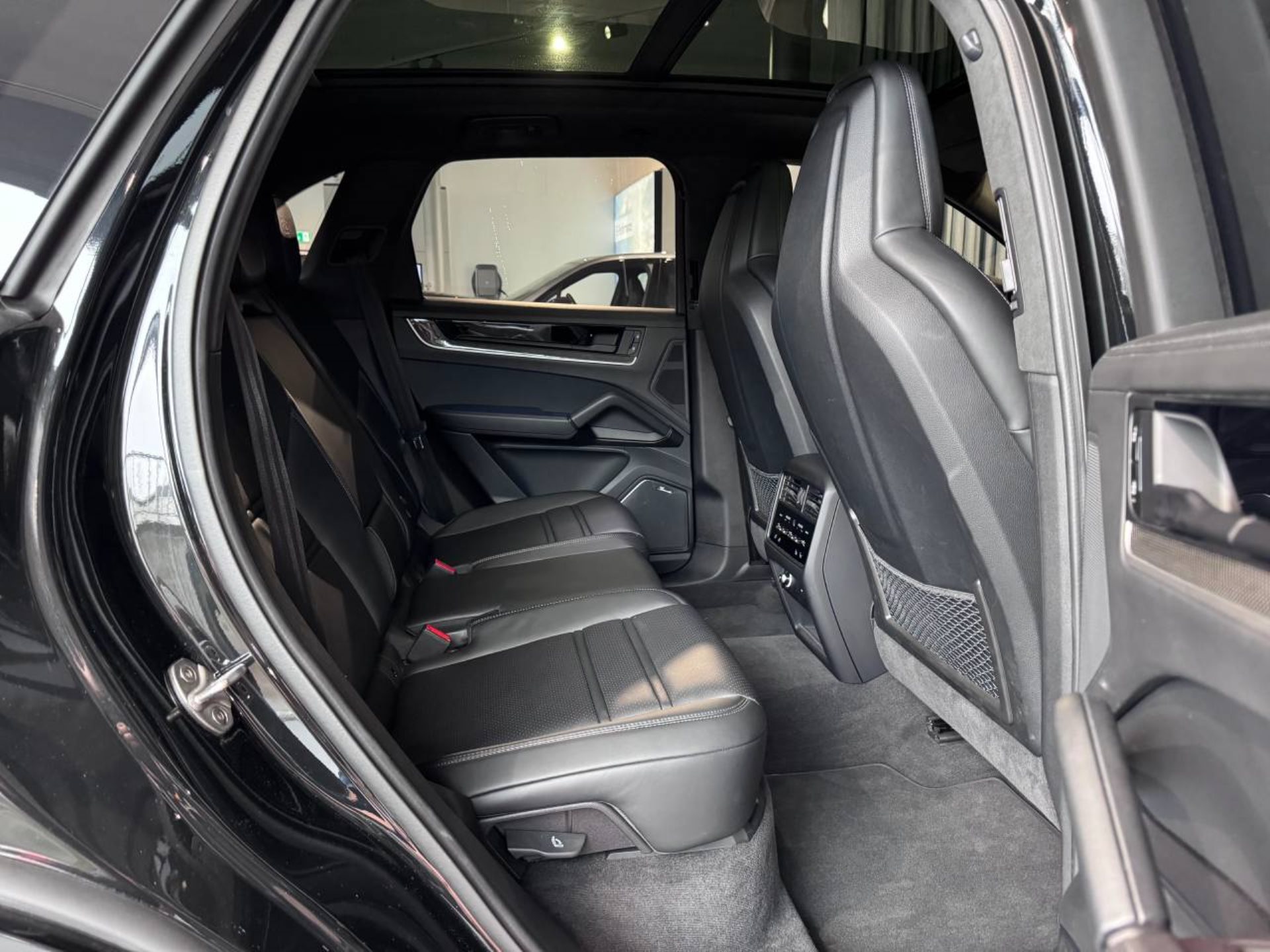 PORSCHE Cayenne Turbo E-Hybrid-image-25