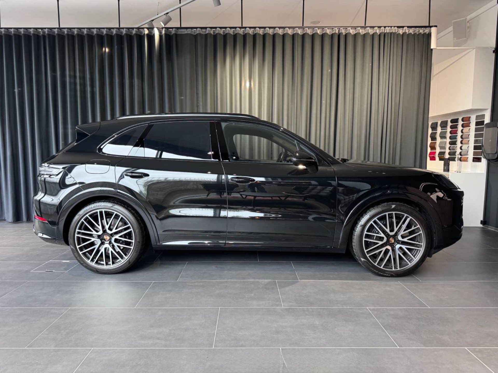 PORSCHE Cayenne Turbo E-Hybrid-image-7