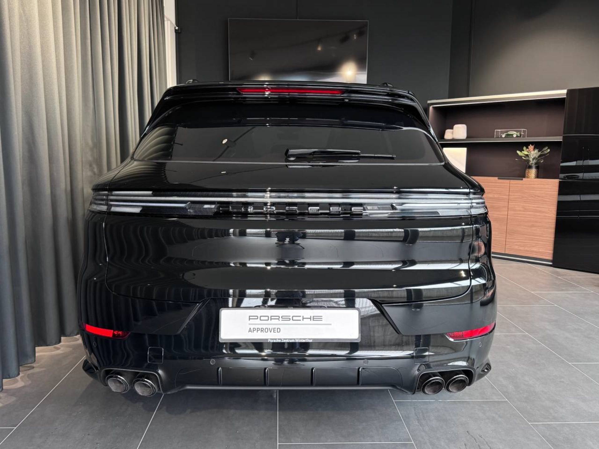 PORSCHE Cayenne Turbo E-Hybrid-image-5
