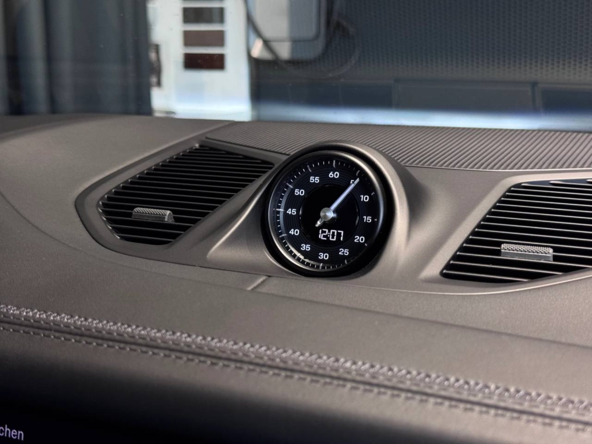 PORSCHE Cayenne Turbo E-Hybrid-image-17