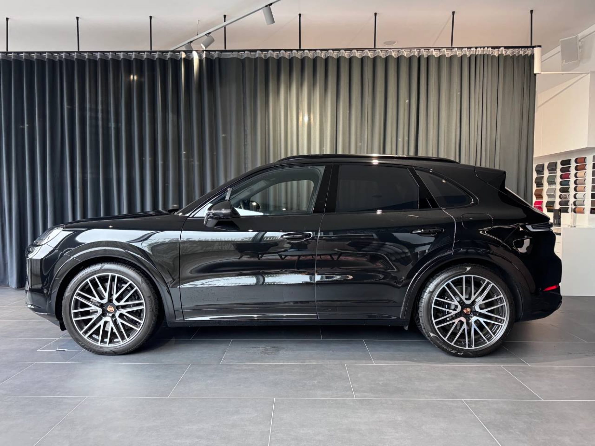PORSCHE Cayenne Turbo E-Hybrid-image-1