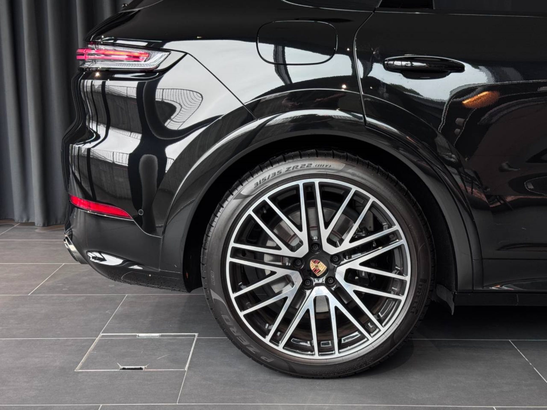 PORSCHE Cayenne Turbo E-Hybrid-image-10