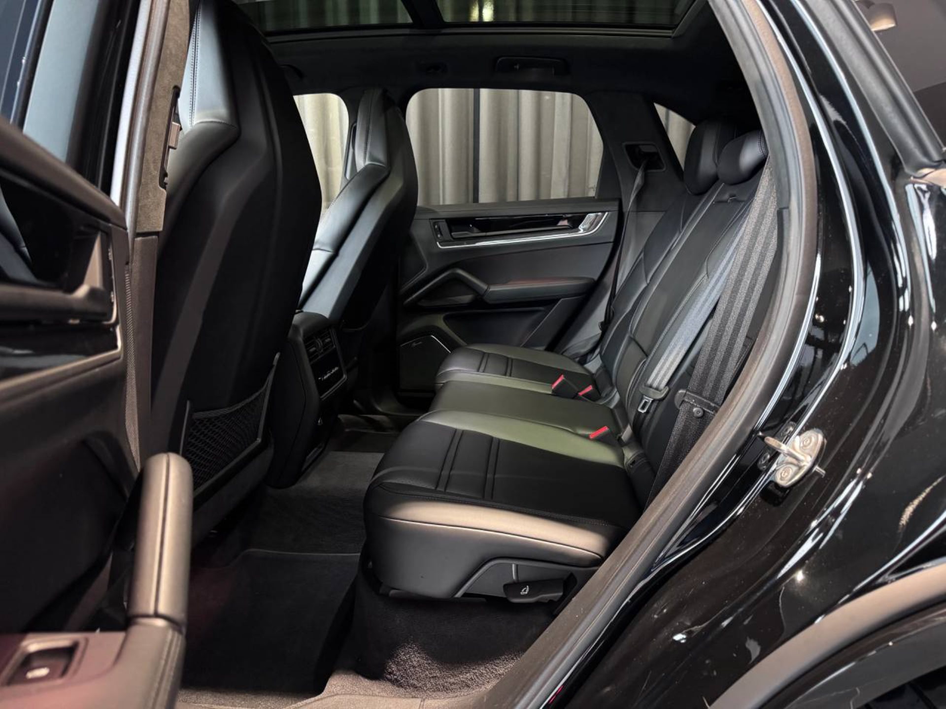 PORSCHE Cayenne Turbo E-Hybrid-image-22