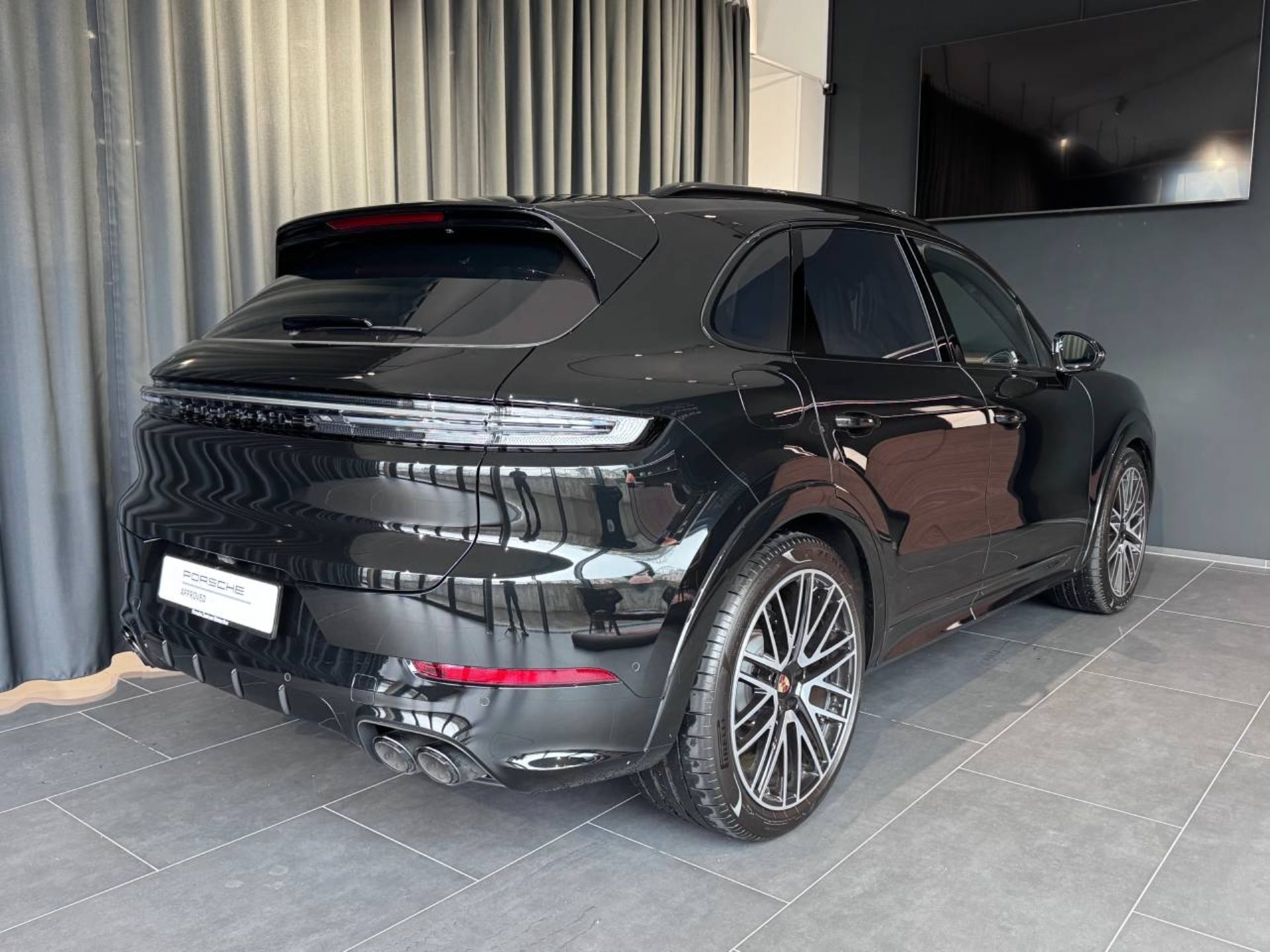 PORSCHE Cayenne Turbo E-Hybrid-image-6