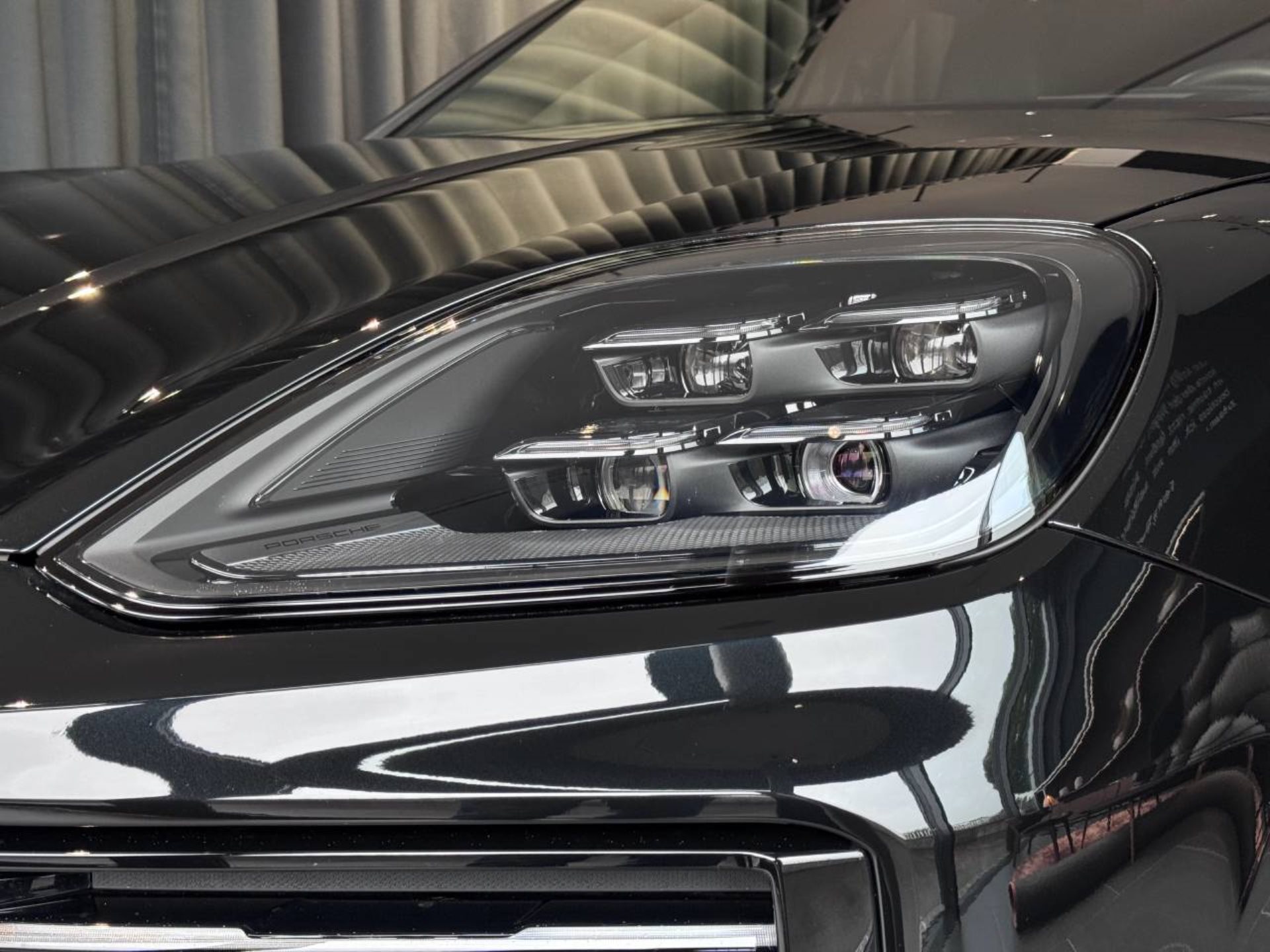 PORSCHE Cayenne Turbo E-Hybrid-image-11