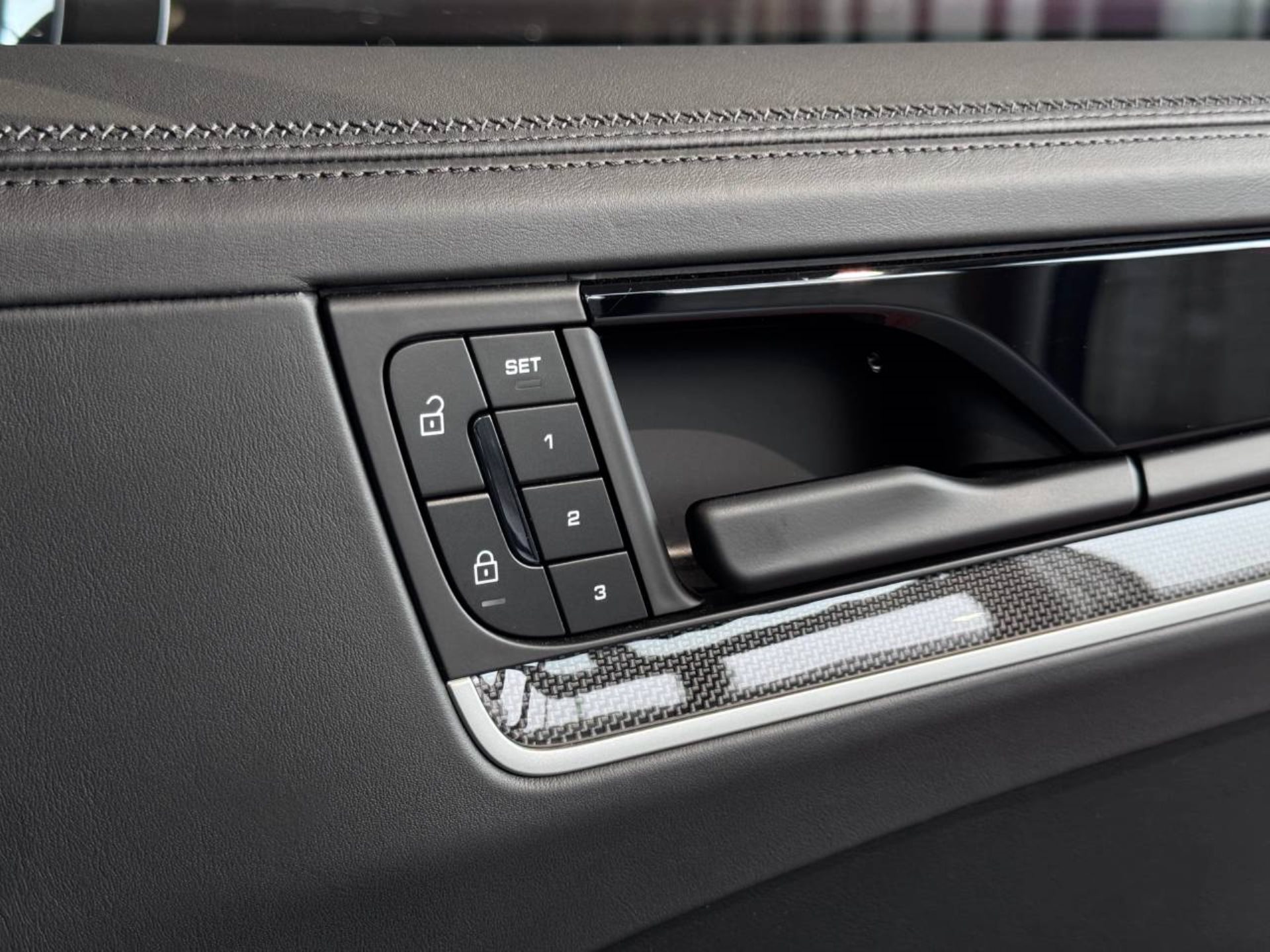 PORSCHE Cayenne Turbo E-Hybrid-image-32