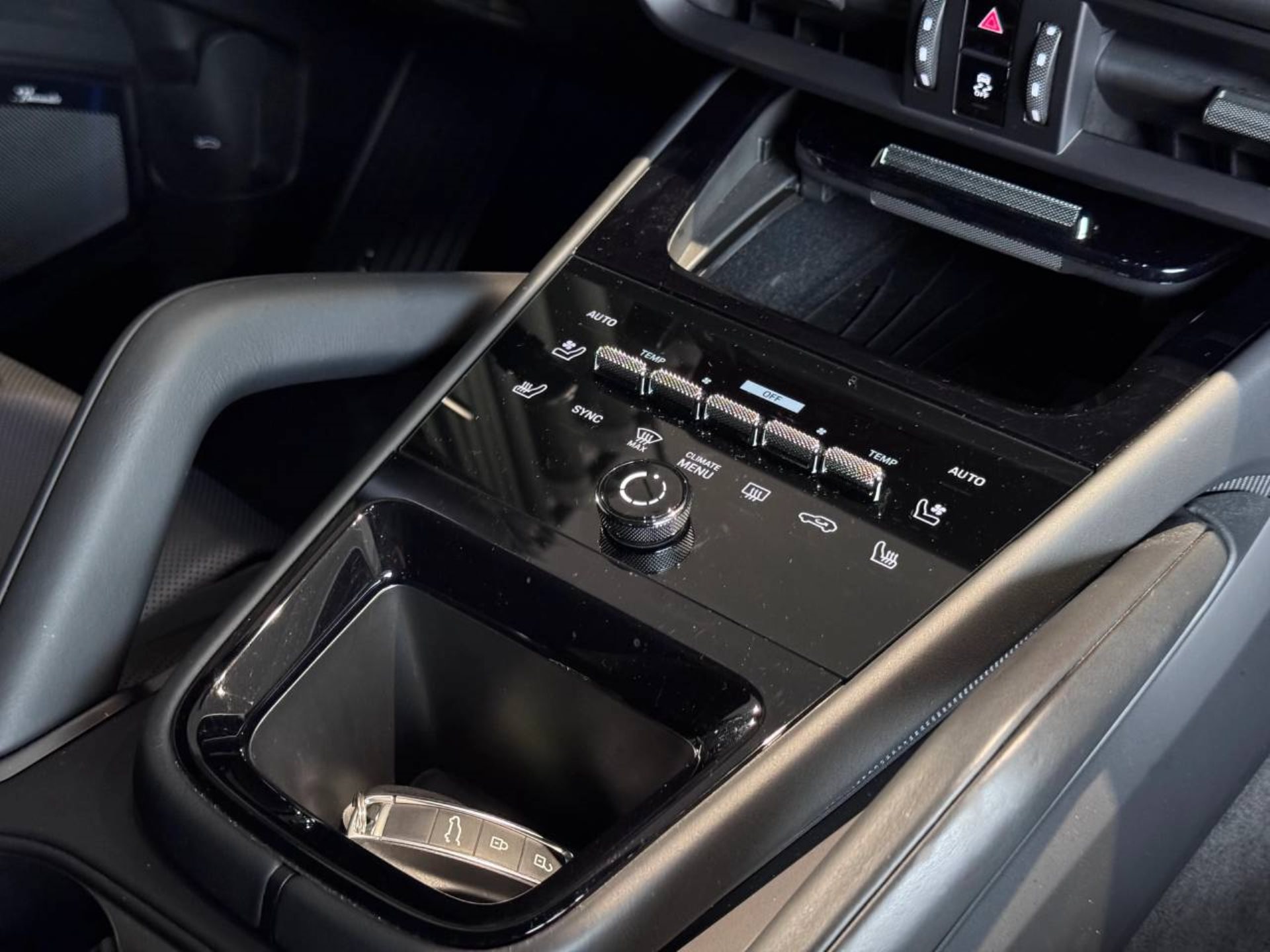 PORSCHE Cayenne Turbo E-Hybrid-image-16