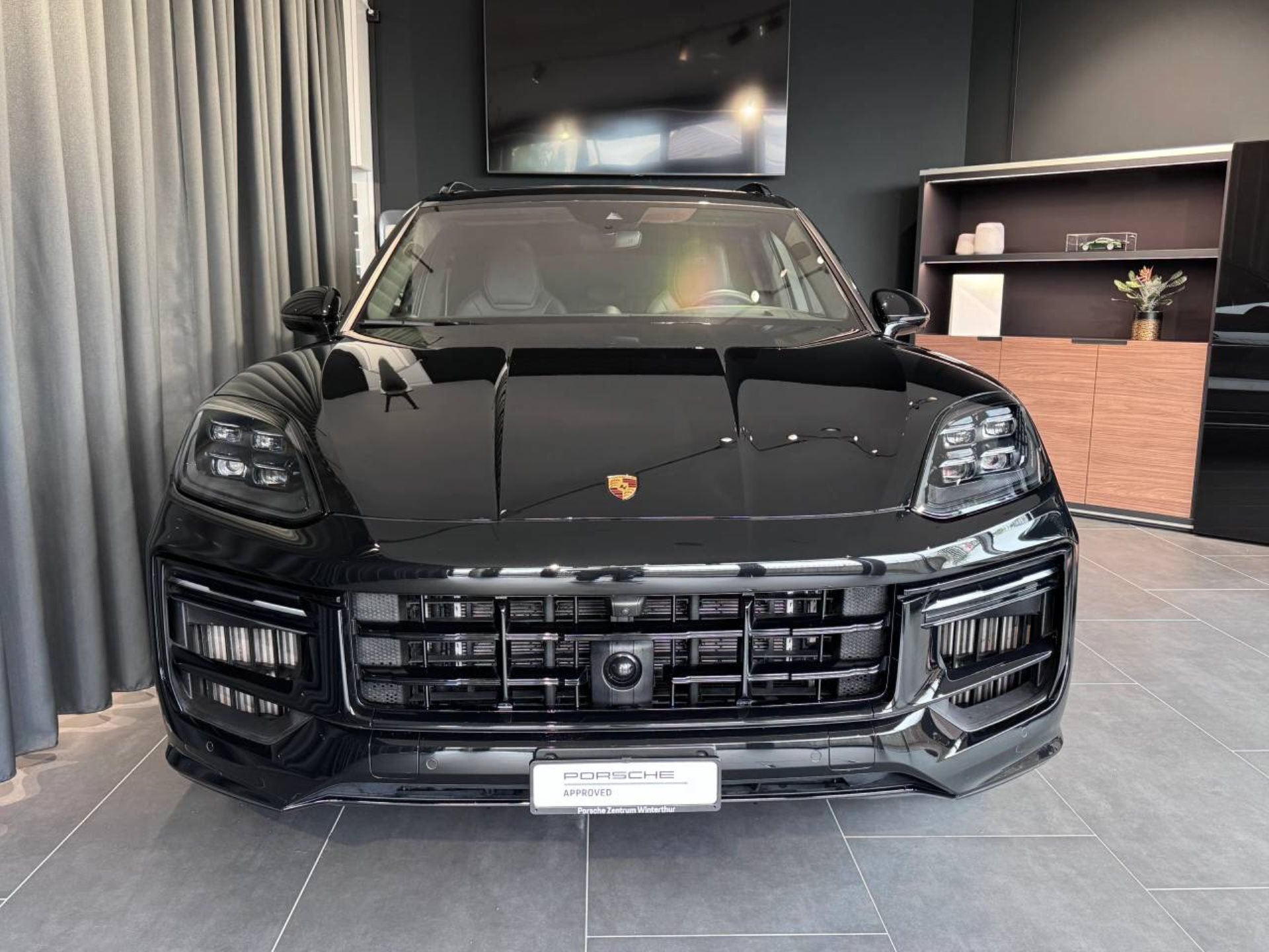 PORSCHE Cayenne Turbo E-Hybrid-image-8