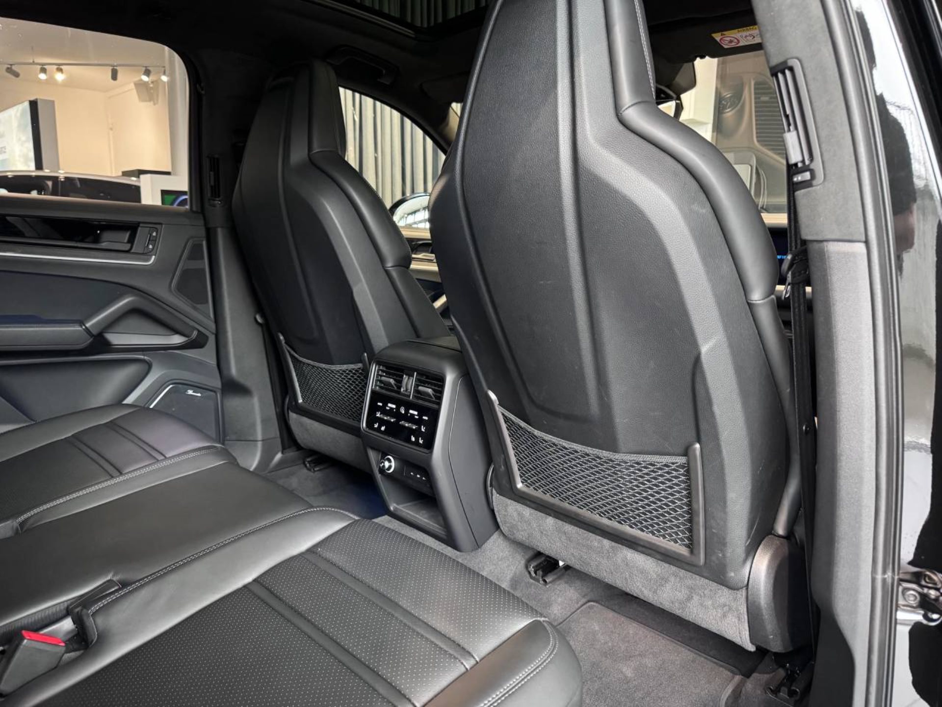 PORSCHE Cayenne Turbo E-Hybrid-image-23