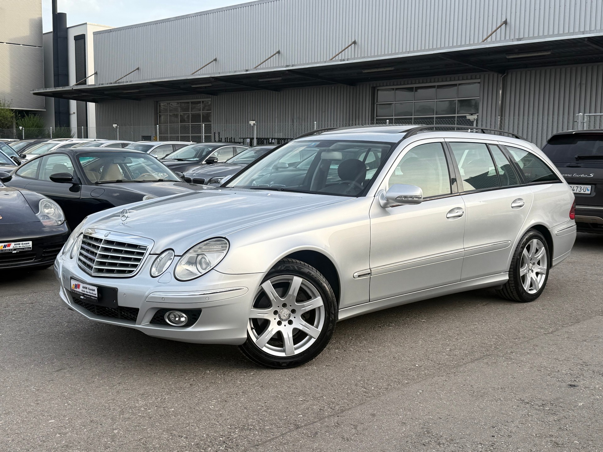 MERCEDES-BENZ E 350 Elégance 4Matic Automatic Business Edition / Frisch ab MFK / 1.Hand / Schiebedach / Leder / PDC-image-0