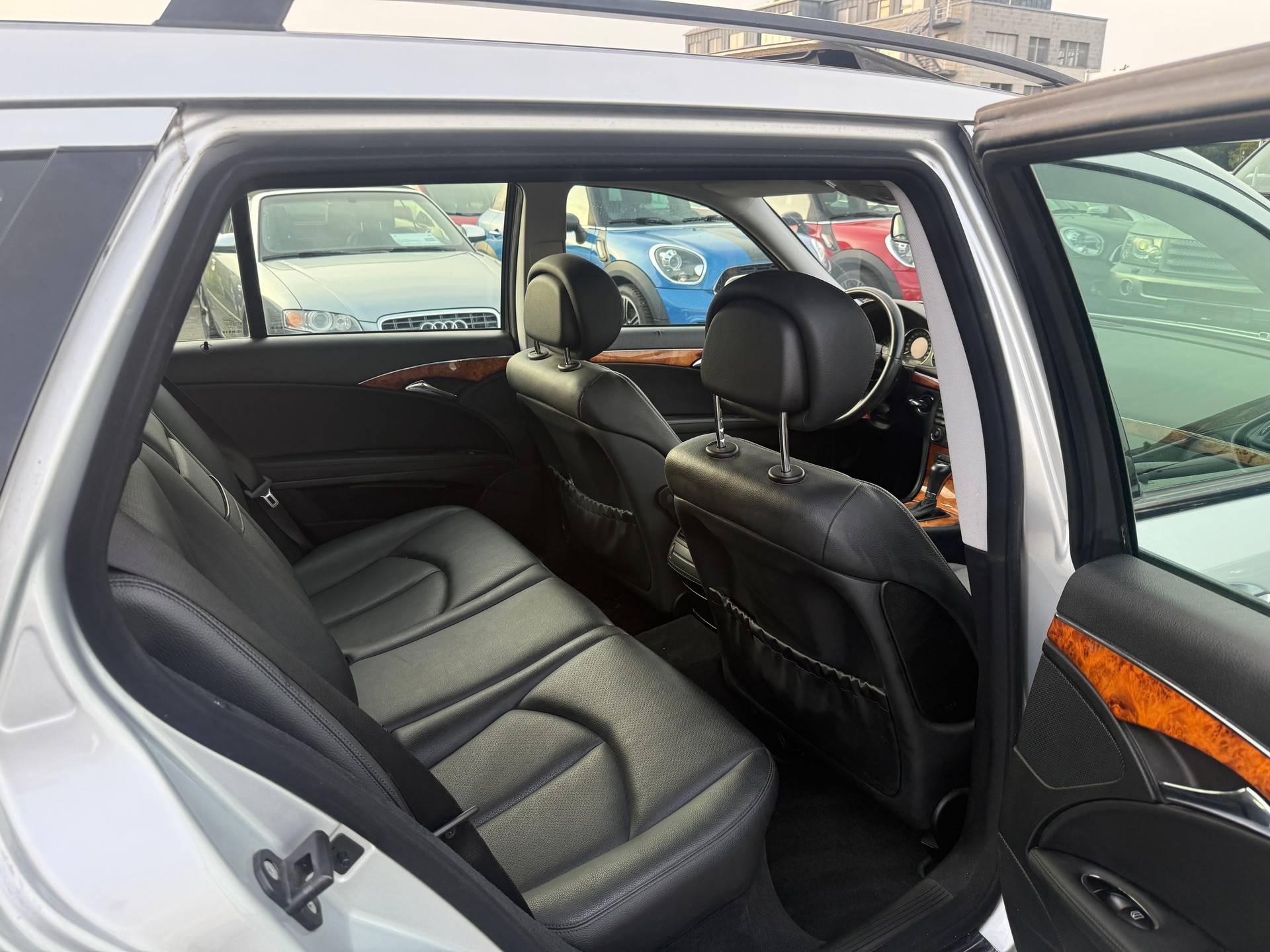 MERCEDES-BENZ E 350 Elégance 4Matic Automatic Business Edition / Frisch ab MFK / 1.Hand / Schiebedach / Leder / PDC-image-9