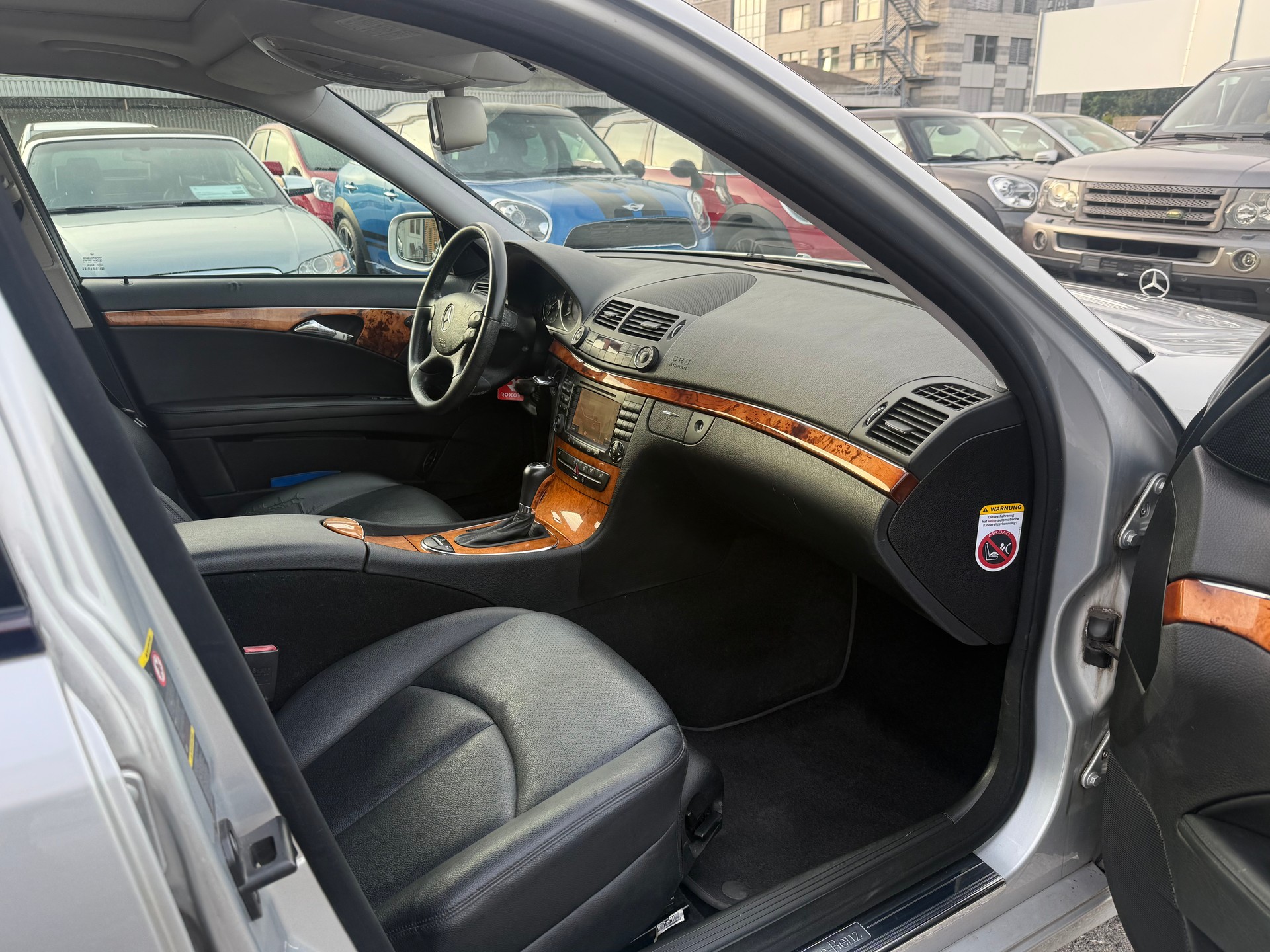 MERCEDES-BENZ E 350 Elégance 4Matic Automatic Business Edition / Frisch ab MFK / 1.Hand / Schiebedach / Leder / PDC-image-6