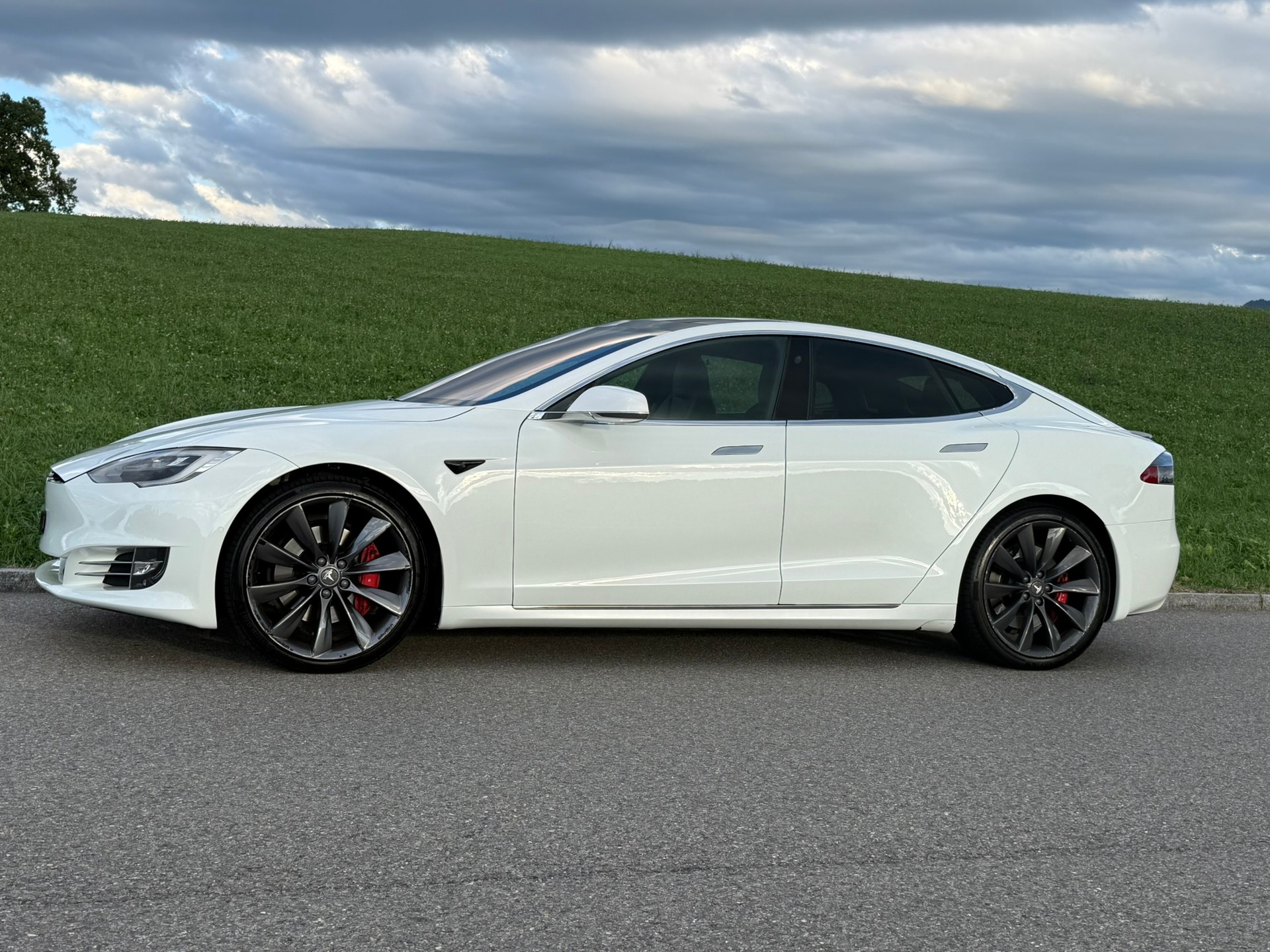 TESLA P100D Lebenslang Gratis Superchargen-image-5