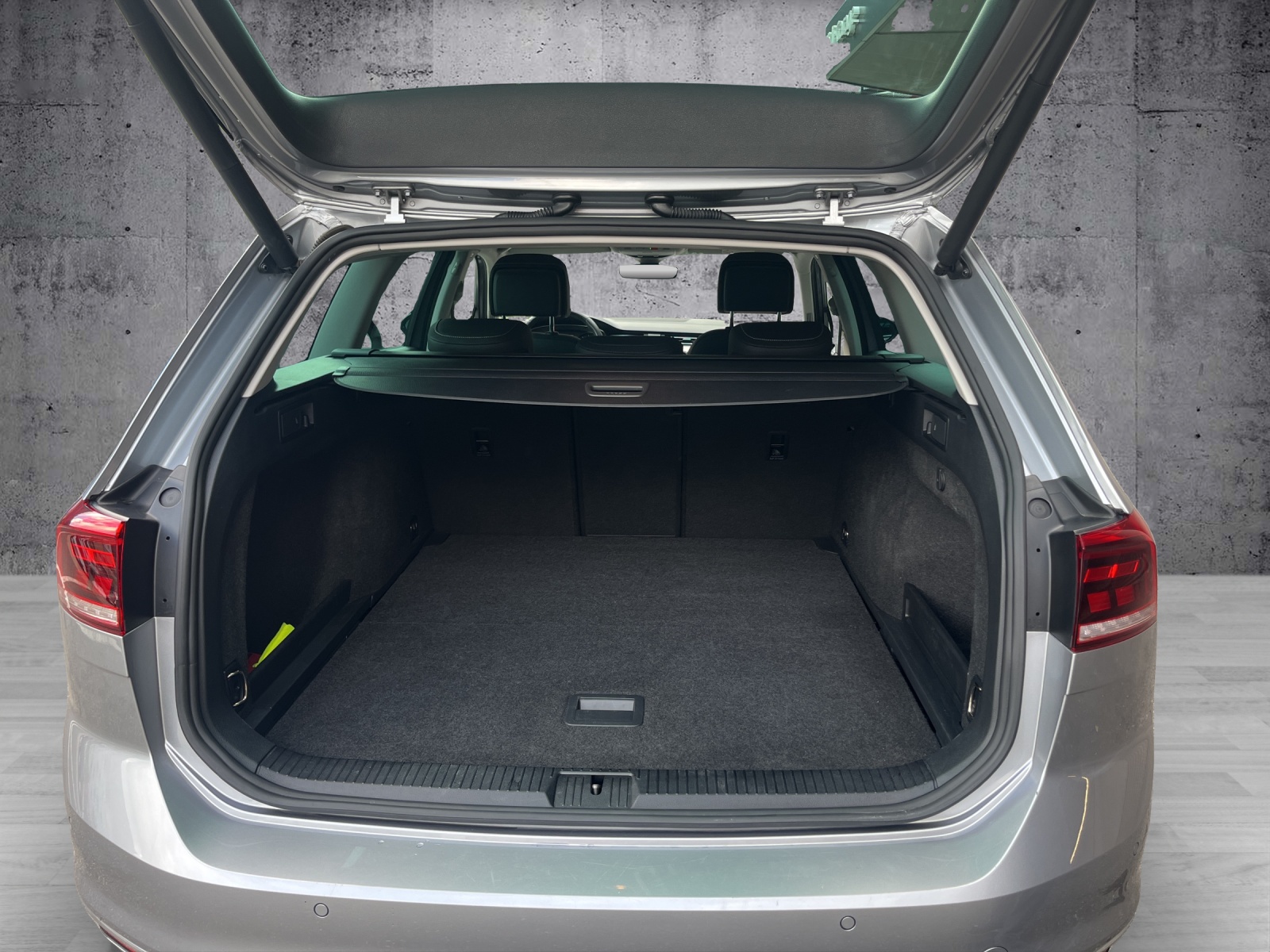 VW Passat Variant 2.0 TDI 200 Elegance DSG 4m-image-15