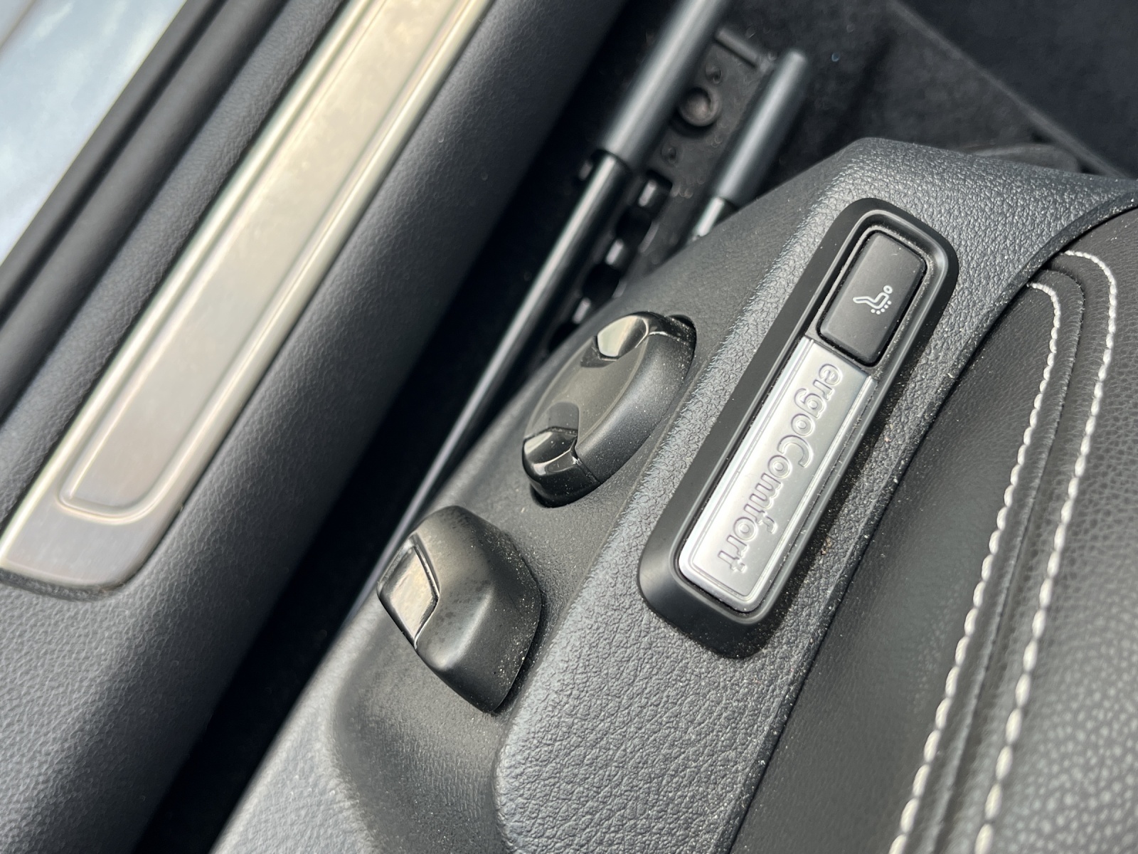 VW Passat Variant 2.0 TDI 200 Elegance DSG 4m-image-13