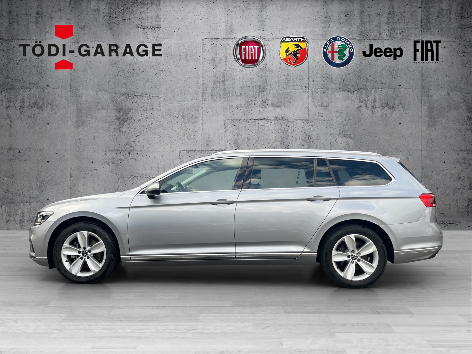 VW Passat Variant 2.0 TDI 200 Elegance DSG 4m-image-2