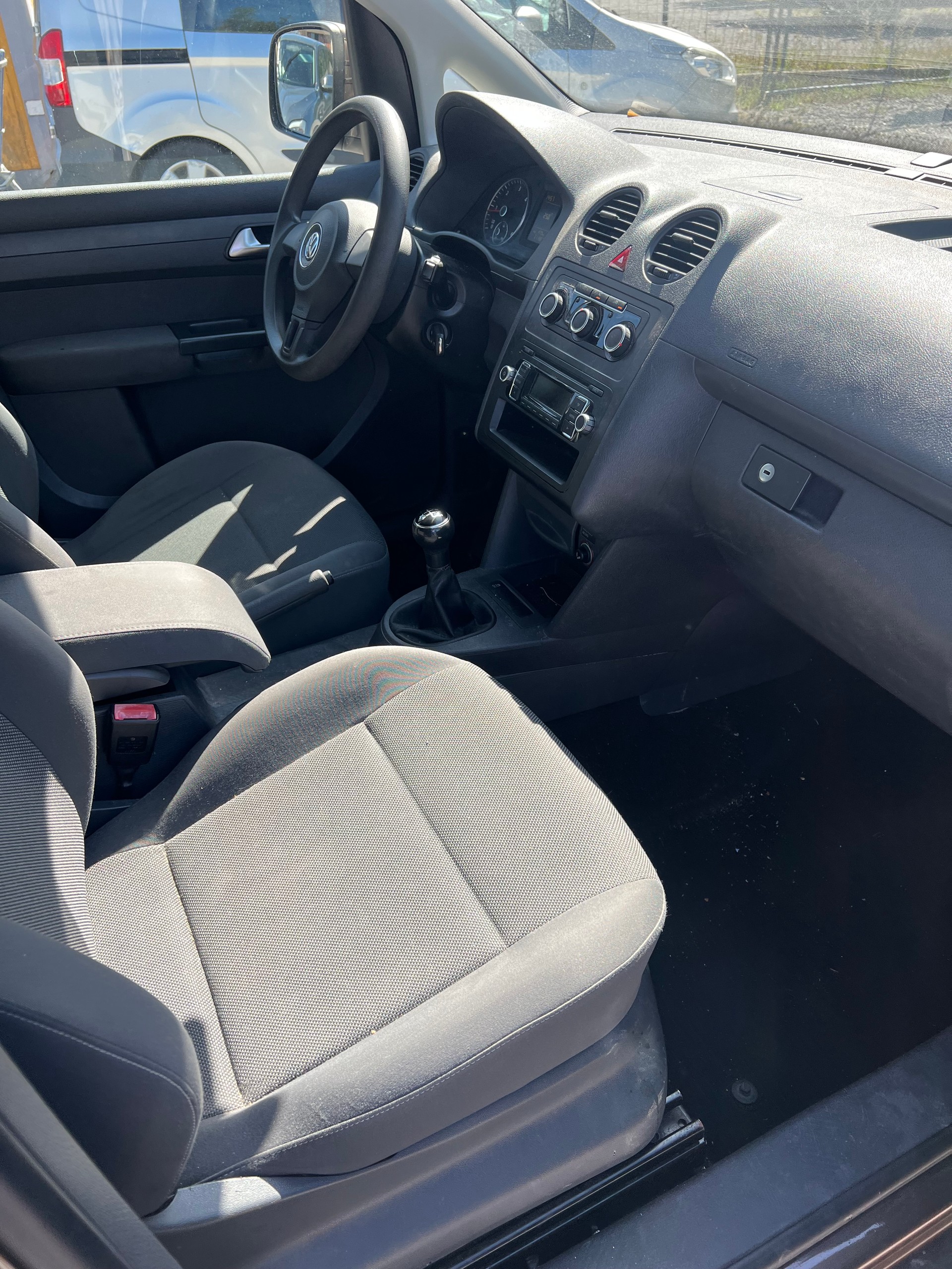 VW Caddy Maxi 1.6 TDI-image-10