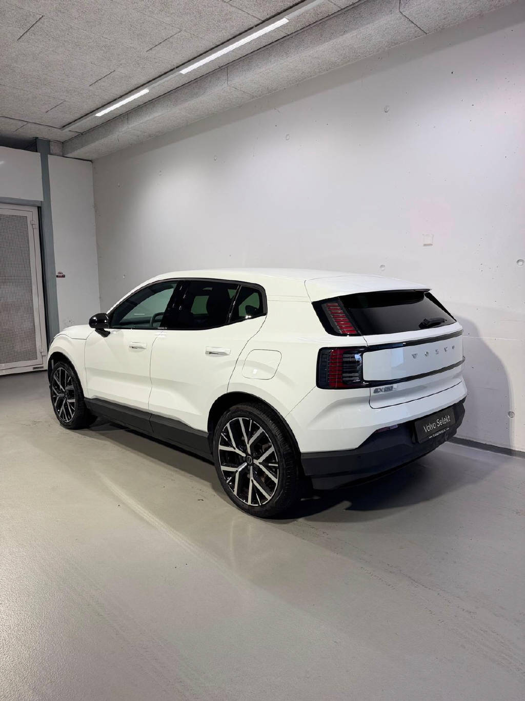 VOLVO EX 30 E60 Twin Plus Performance AWD-image-3