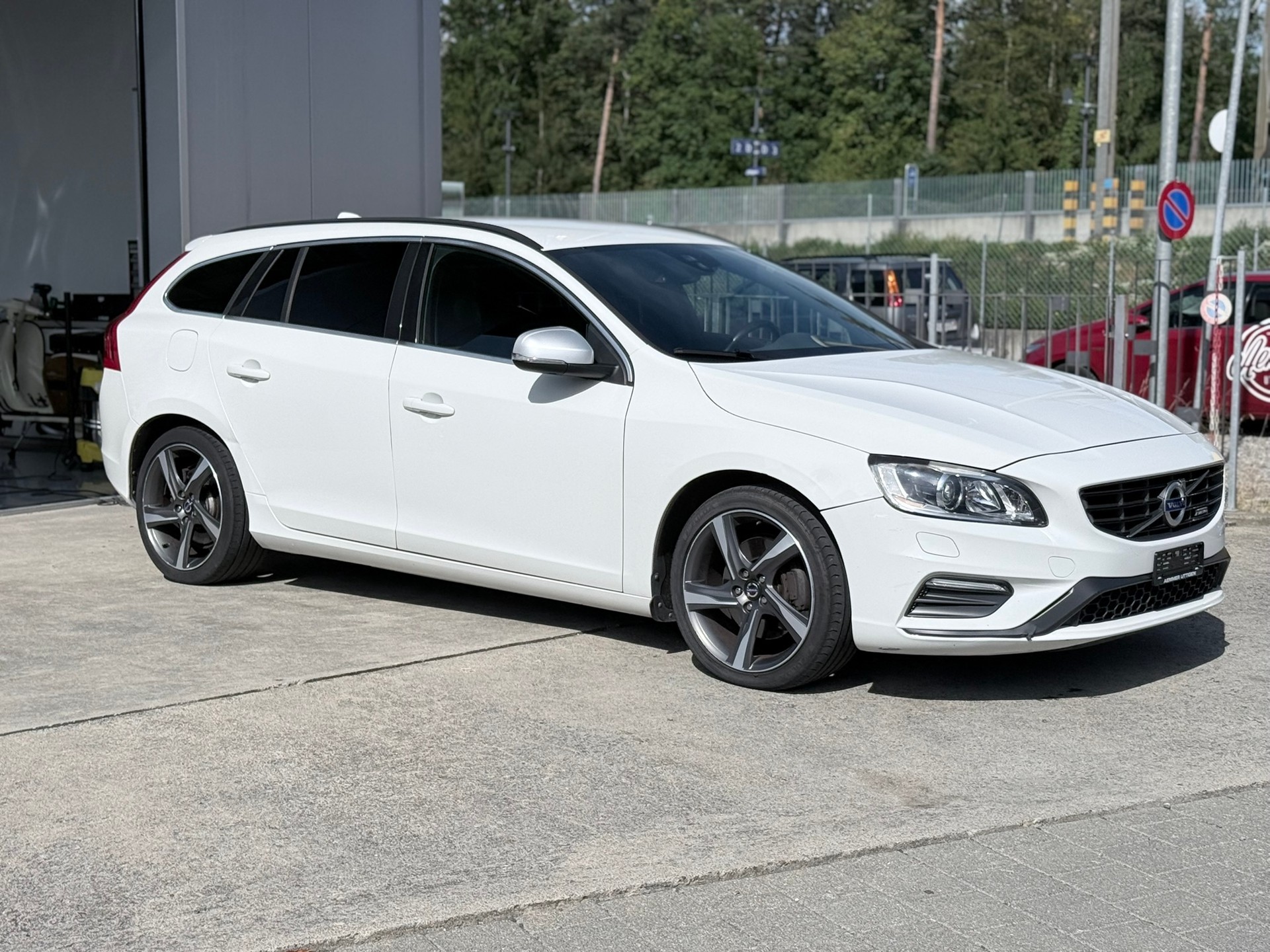 VOLVO V60 T6 Momentum R-Design Geartronic-showroom-element-2