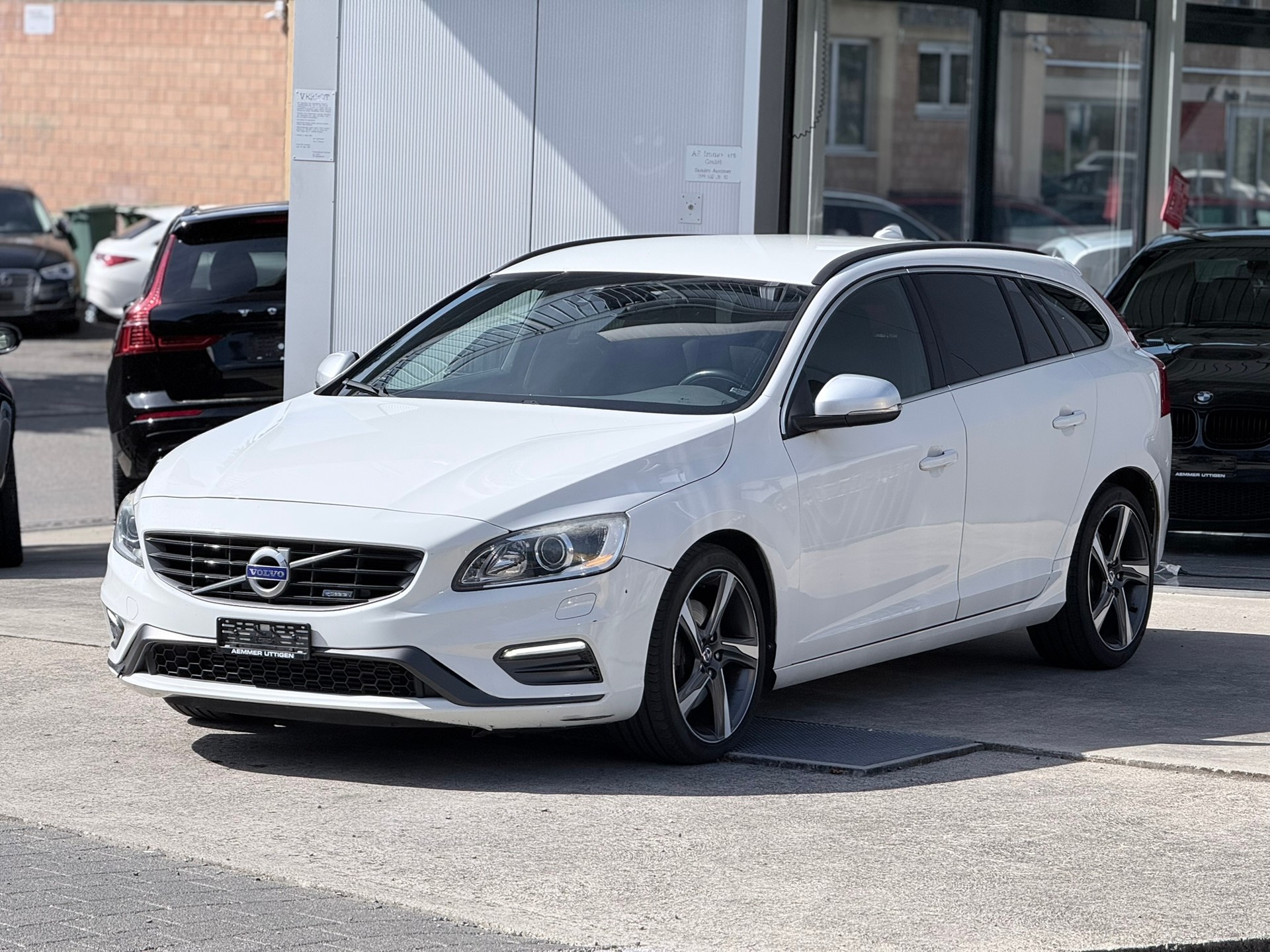 VOLVO V60 T6 Momentum R-Design Geartronic