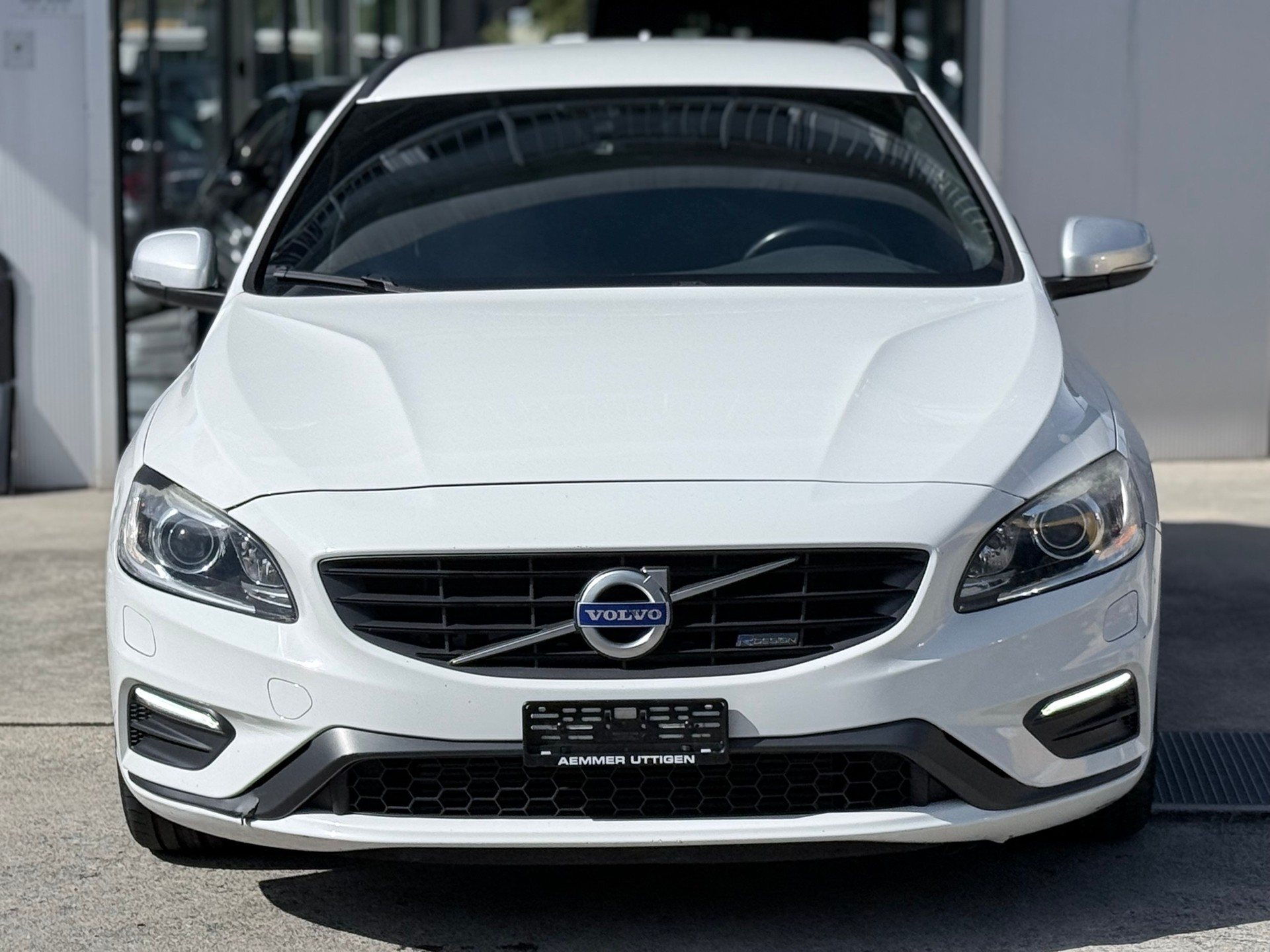 VOLVO V60 T6 Momentum R-Design Geartronic-showroom-element-1