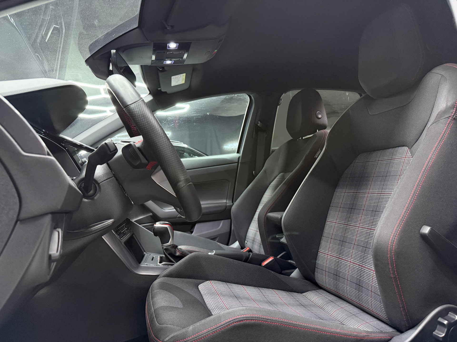 VW Polo 2.0 TSI GTI DSG-image-19