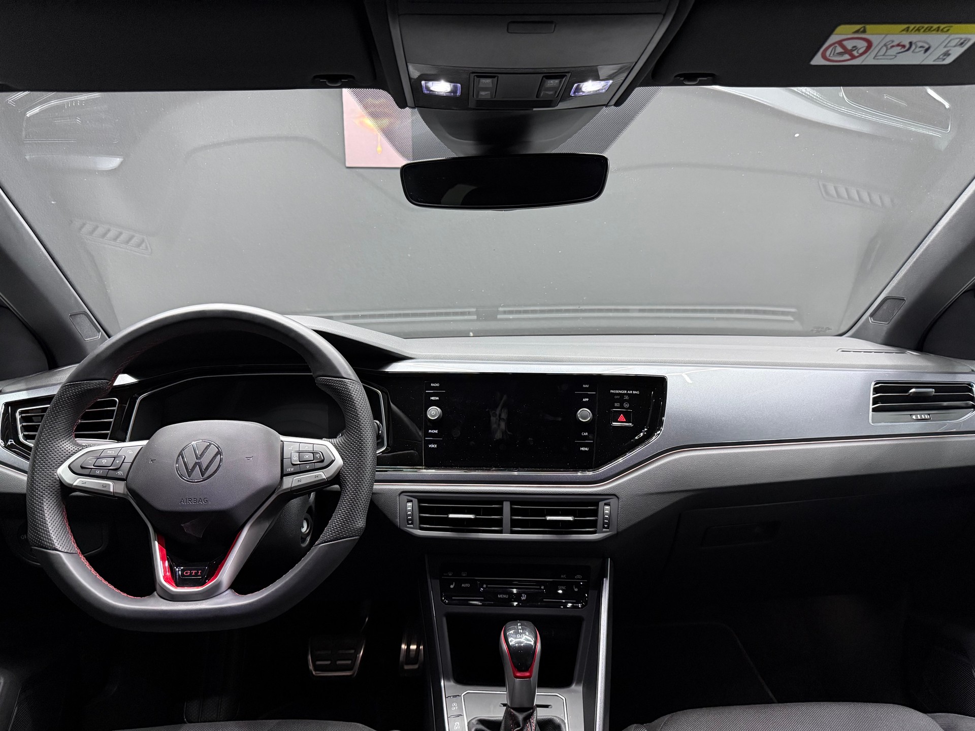 VW Polo 2.0 TSI GTI DSG-image-13