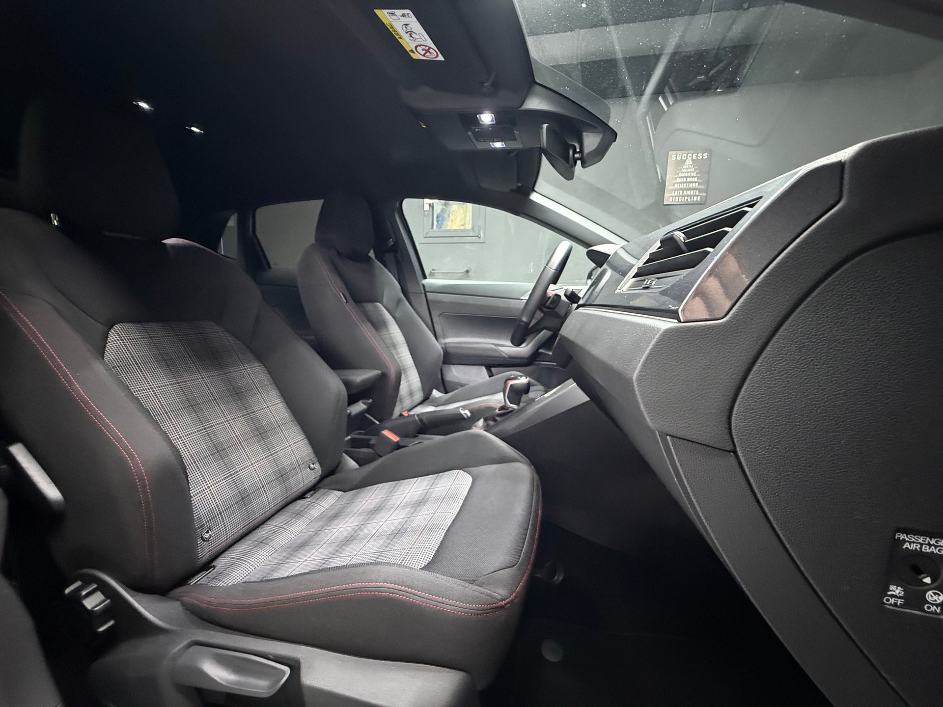VW Polo 2.0 TSI GTI DSG-image-16
