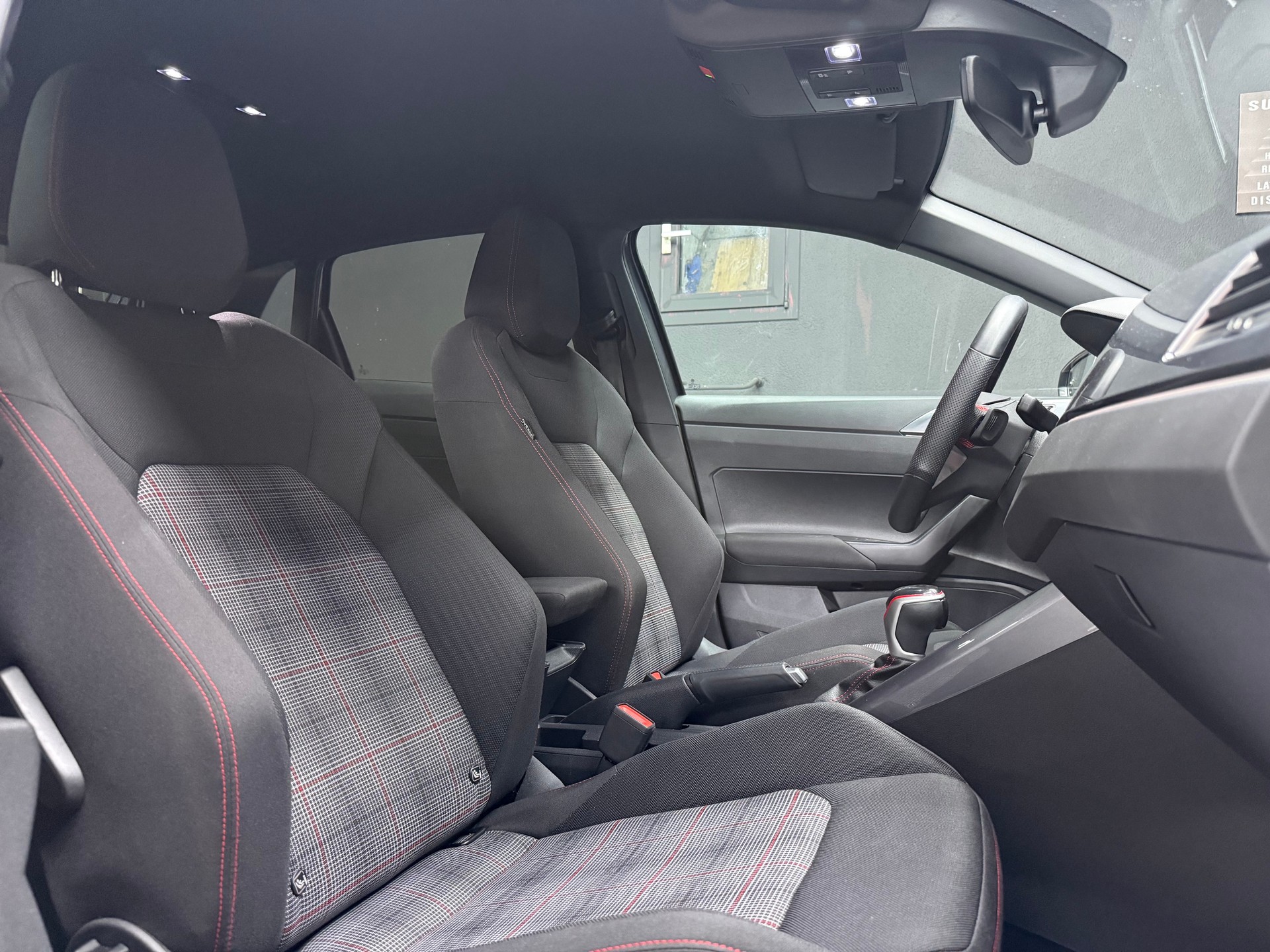VW Polo 2.0 TSI GTI DSG-image-17