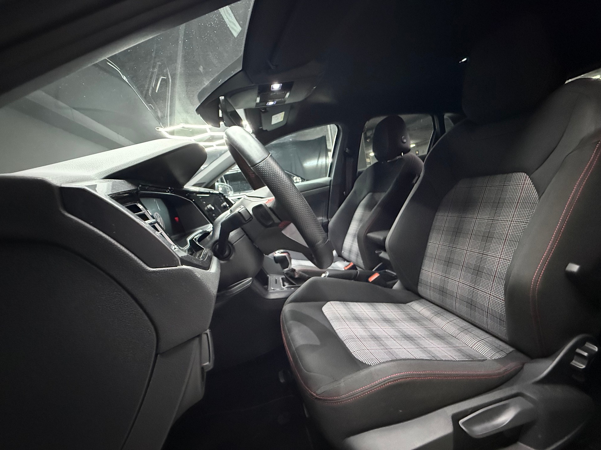 VW Polo 2.0 TSI GTI DSG-image-18