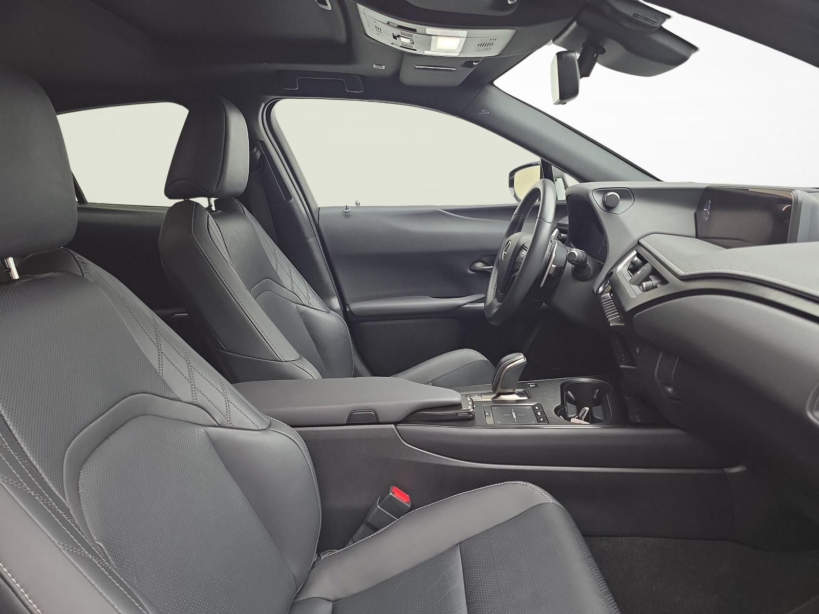 LEXUS UX 300e Excellence-image-9