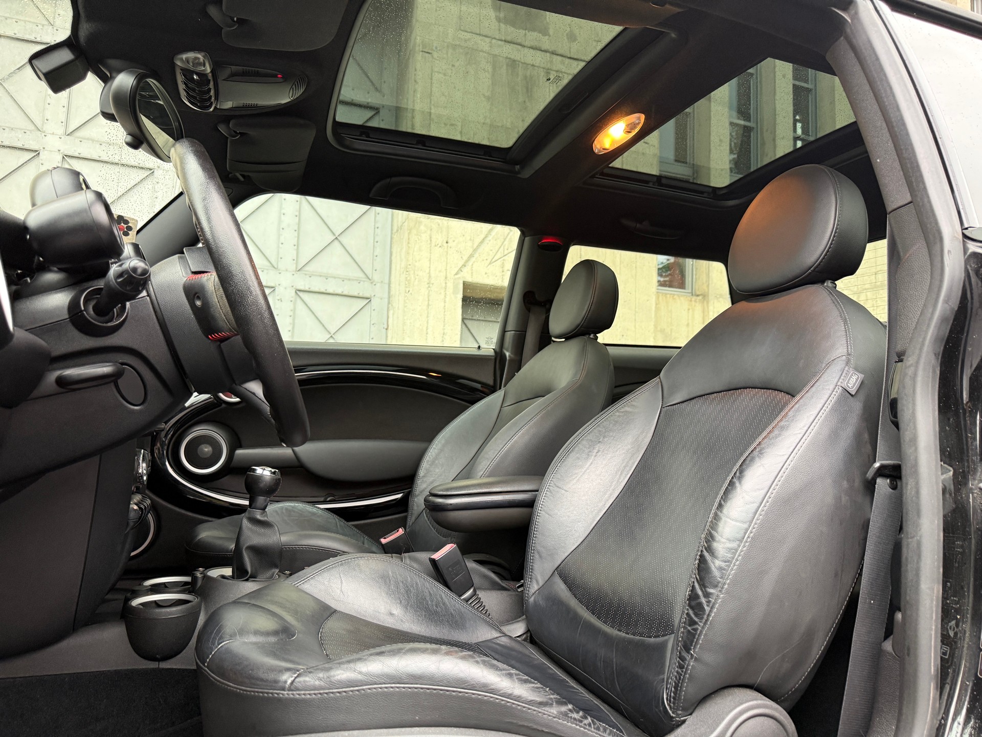 MINI Cooper John Cooper Works-image-4