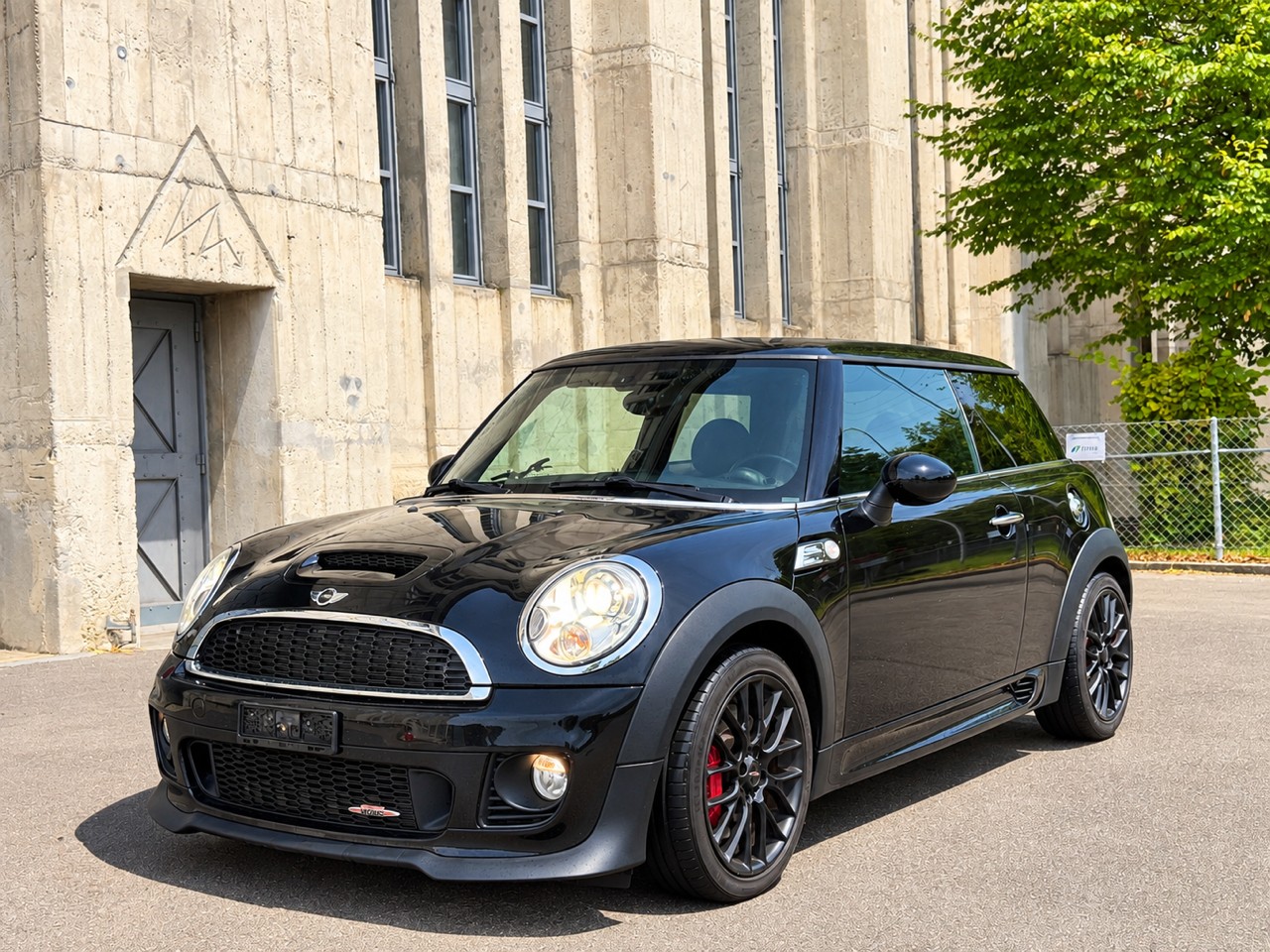 MINI Cooper John Cooper Works-image-0