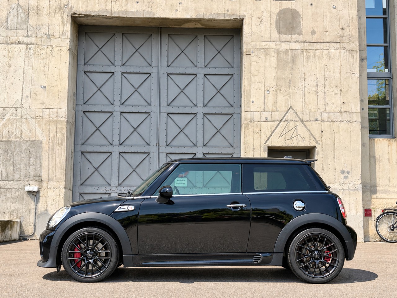 MINI Cooper John Cooper Works-image-1
