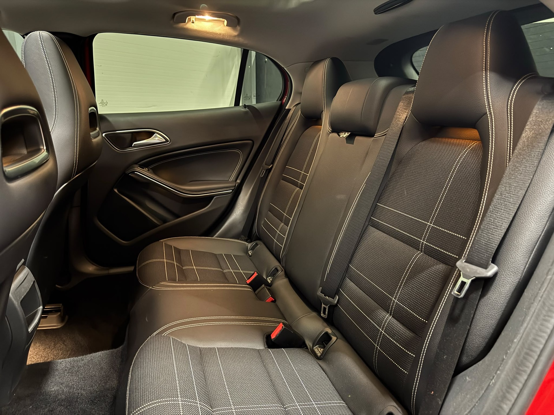 MERCEDES-BENZ GLA 200 Urban-image-8