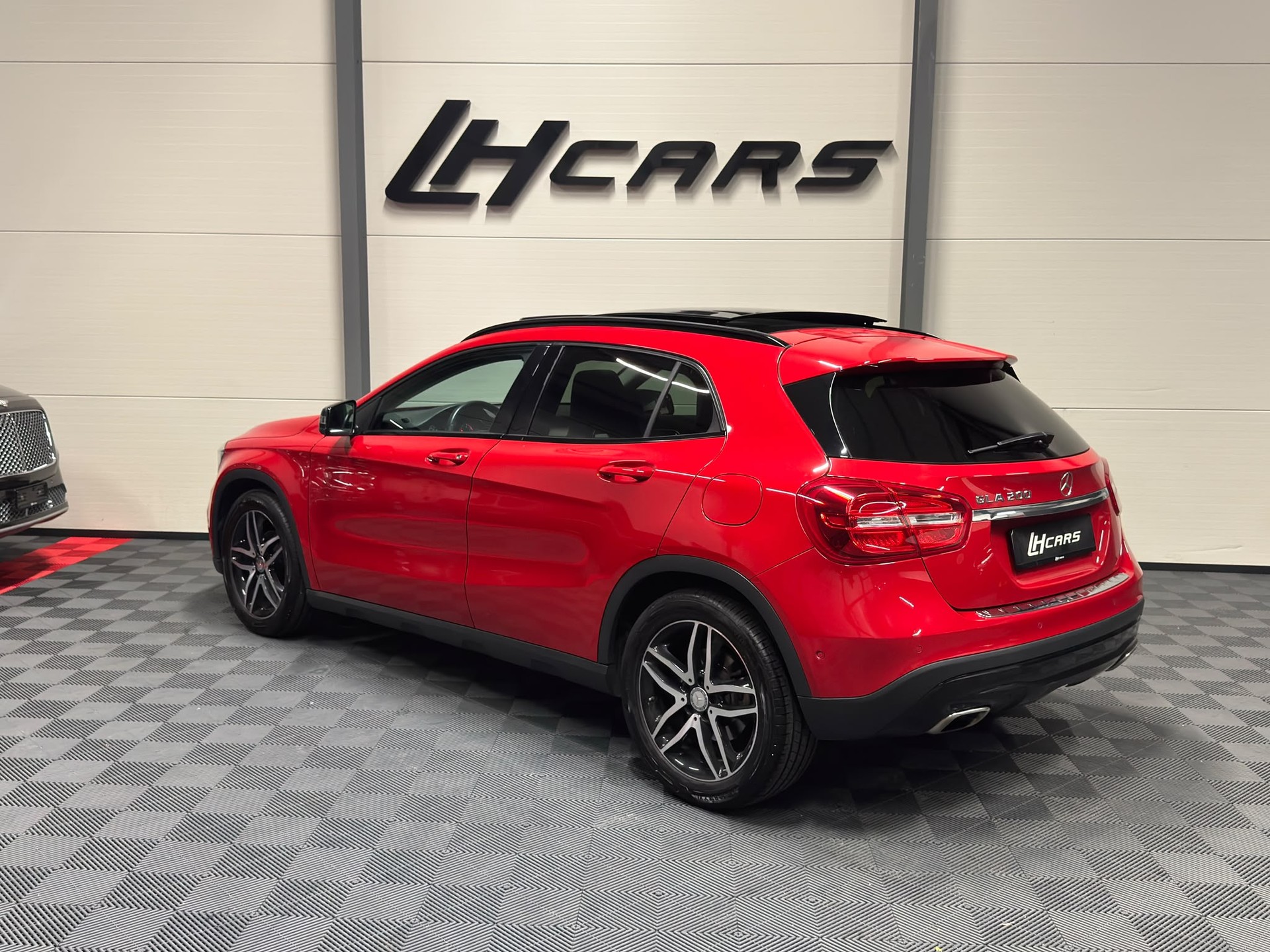 MERCEDES-BENZ GLA 200 Urban-image-2