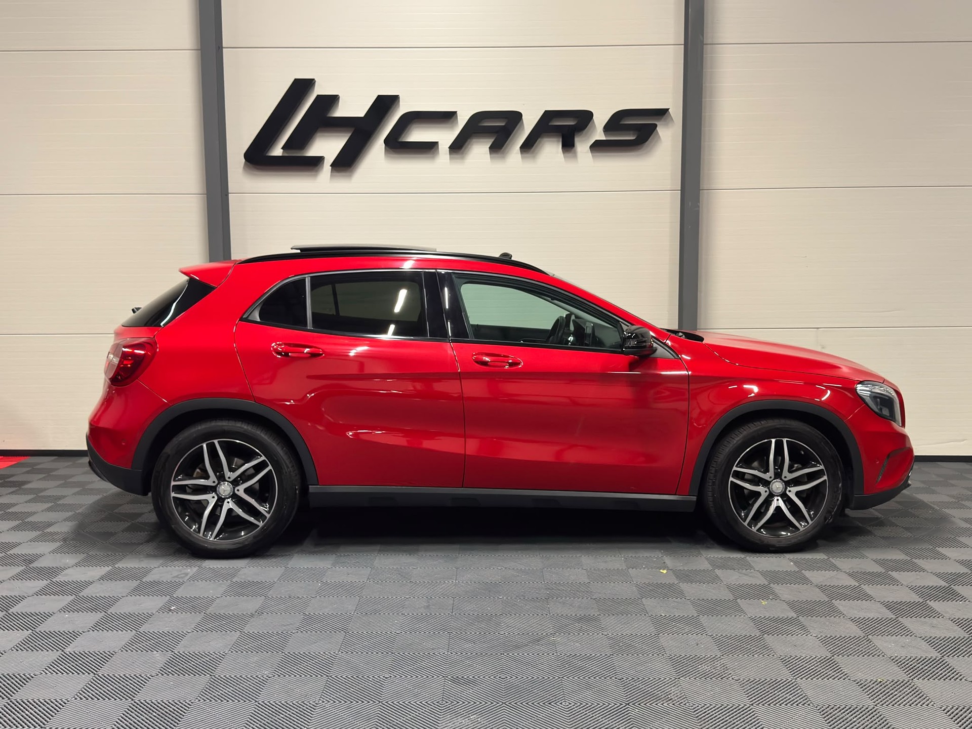 MERCEDES-BENZ GLA 200 Urban-image-4
