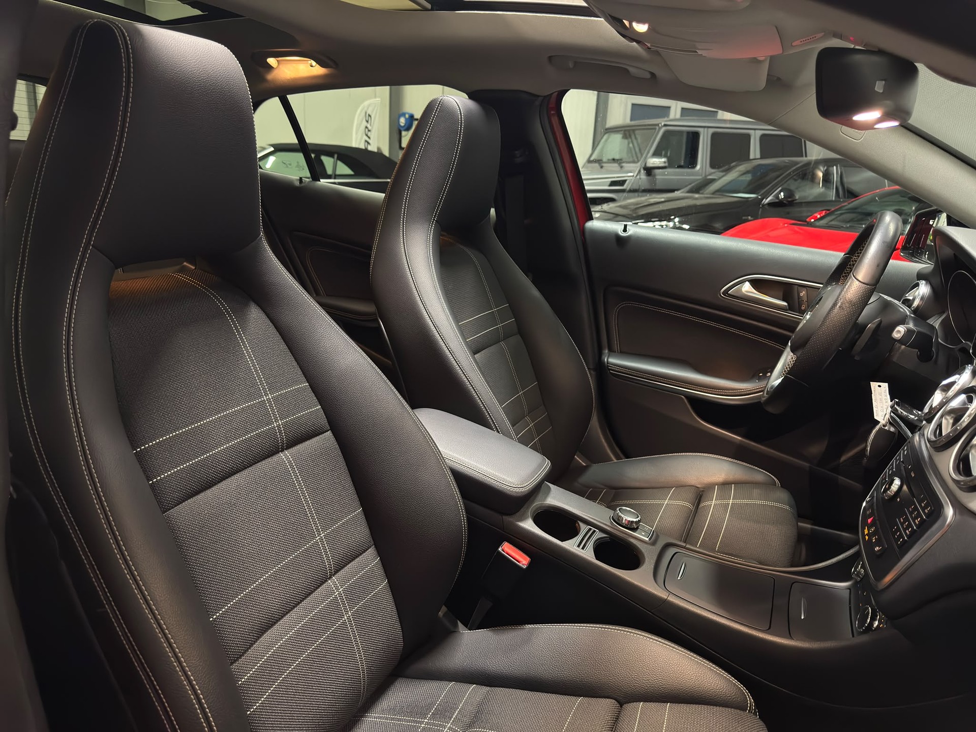 MERCEDES-BENZ GLA 200 Urban-image-14