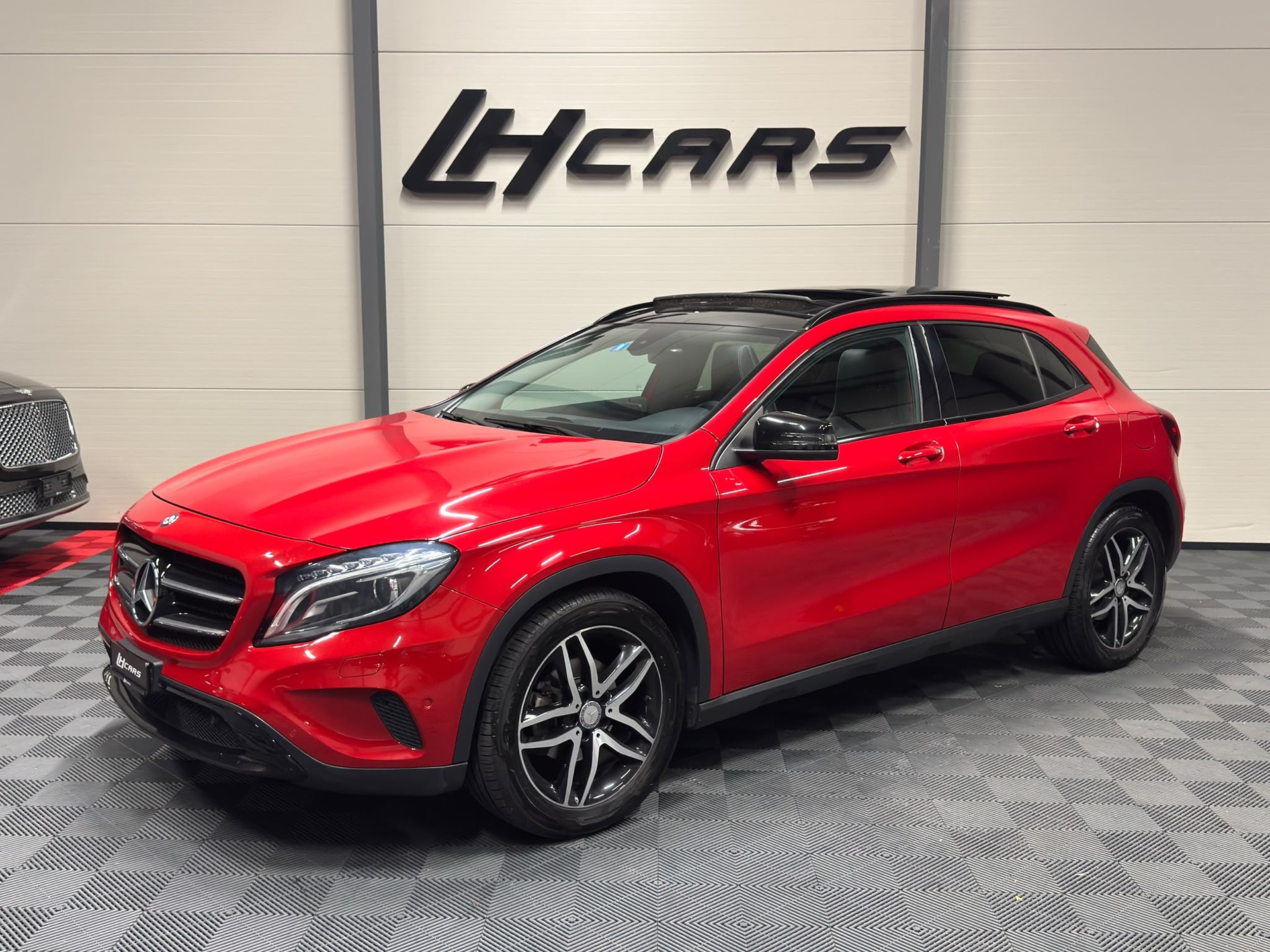MERCEDES-BENZ GLA 200 Urban-image-0