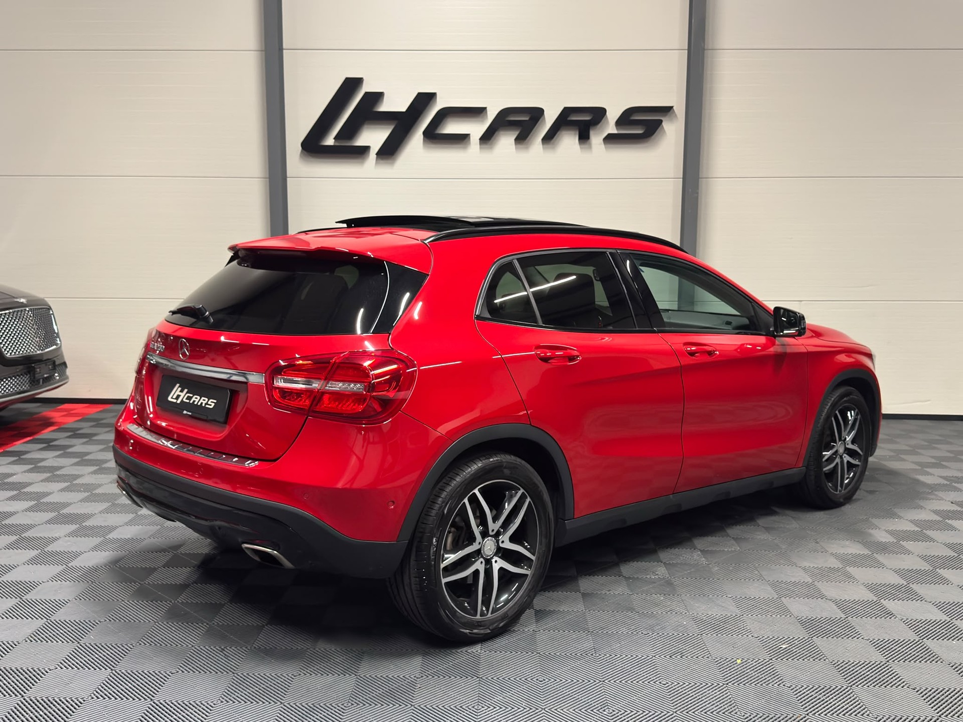 MERCEDES-BENZ GLA 200 Urban-image-3