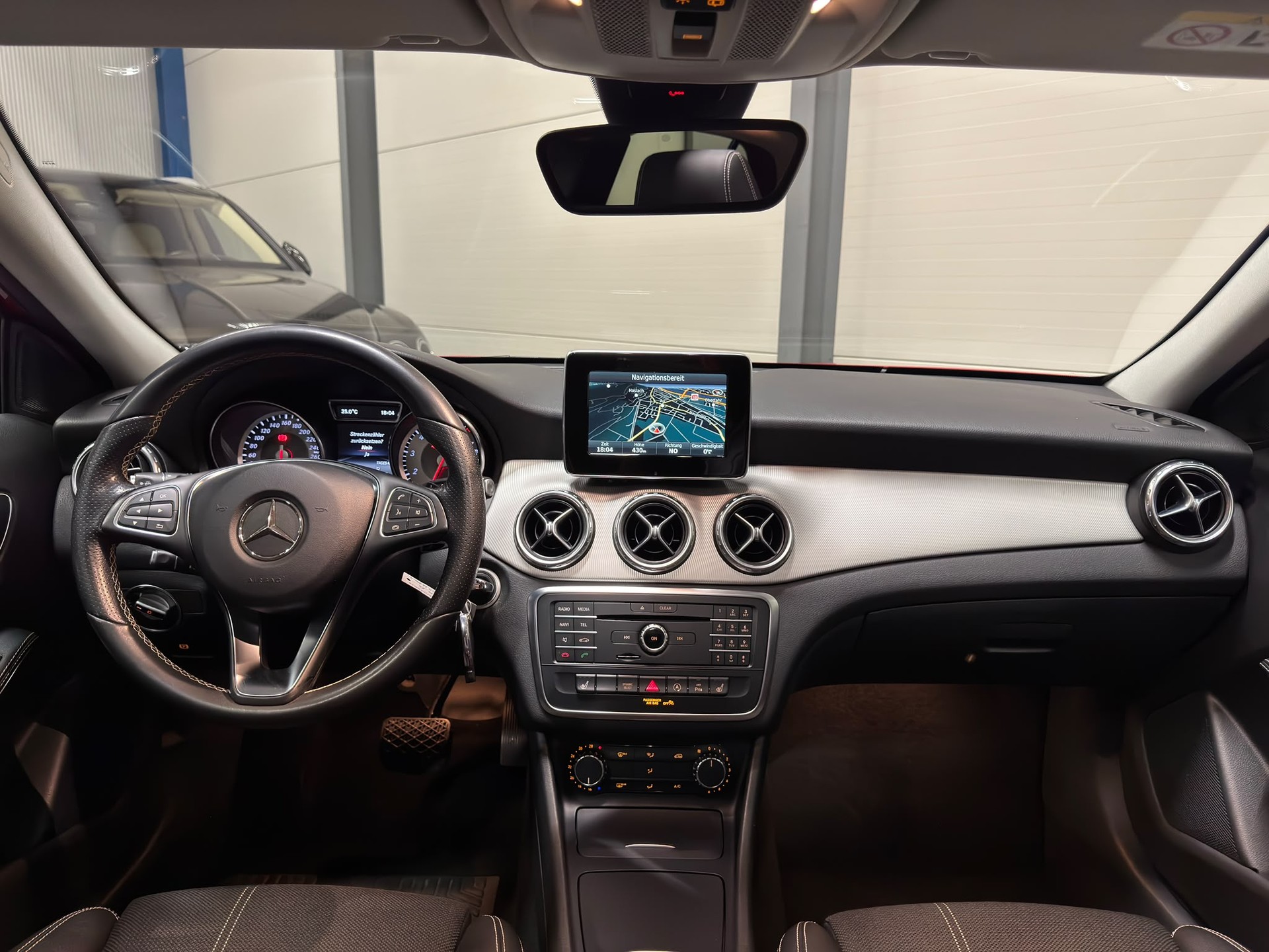 MERCEDES-BENZ GLA 200 Urban-image-7