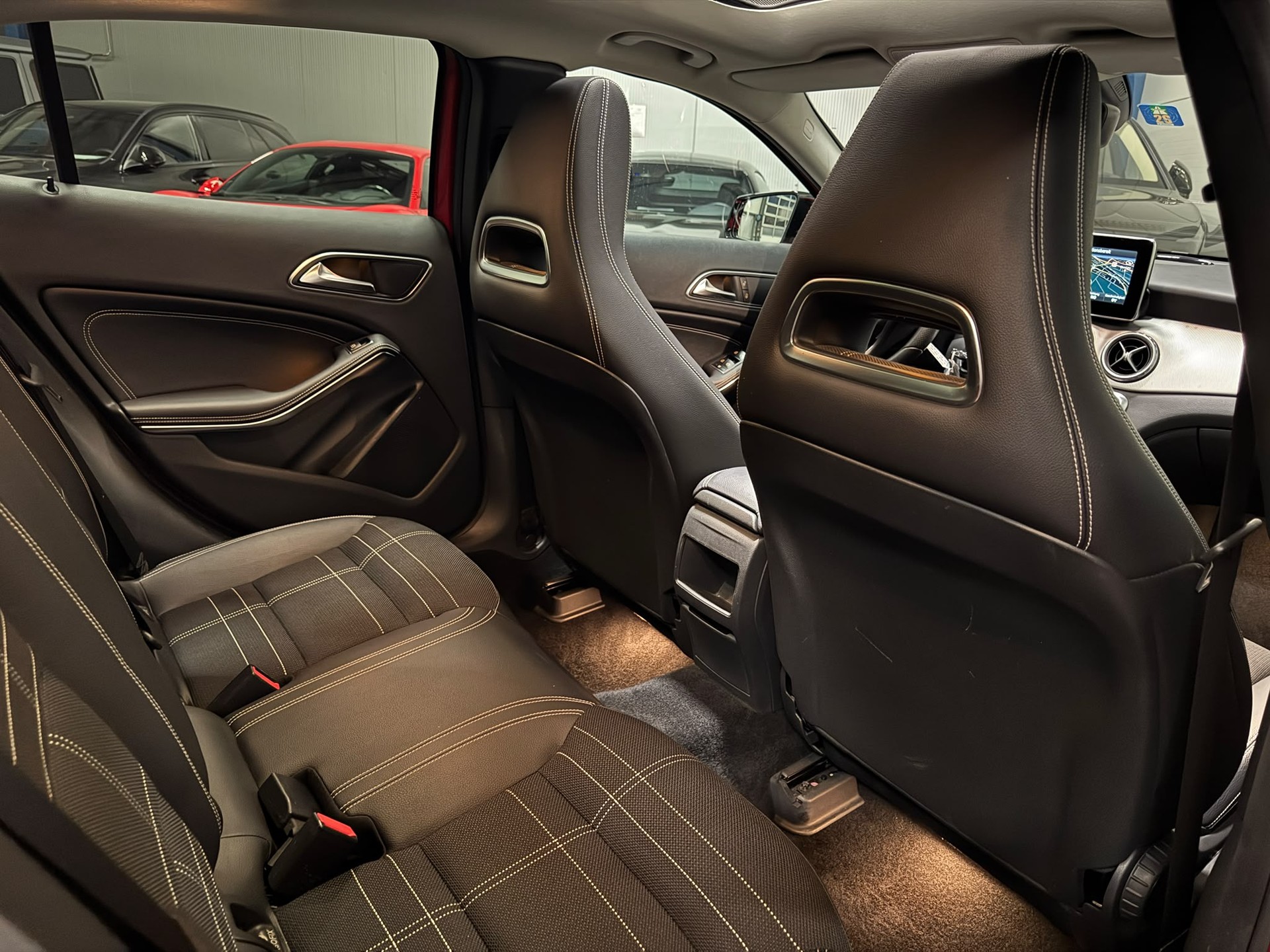 MERCEDES-BENZ GLA 200 Urban-image-15