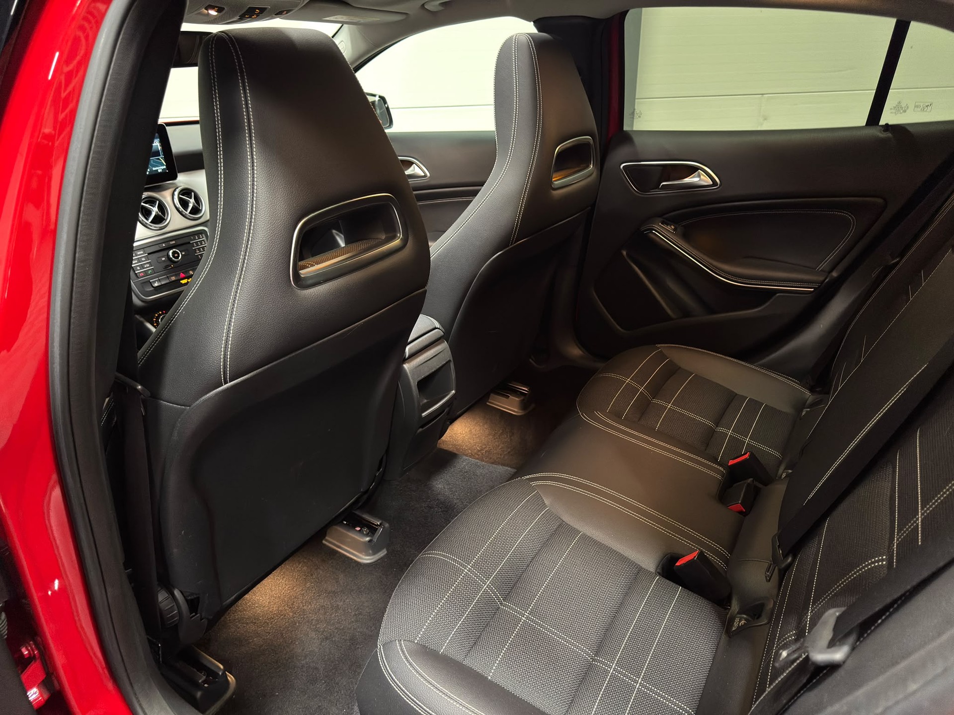 MERCEDES-BENZ GLA 200 Urban-image-12