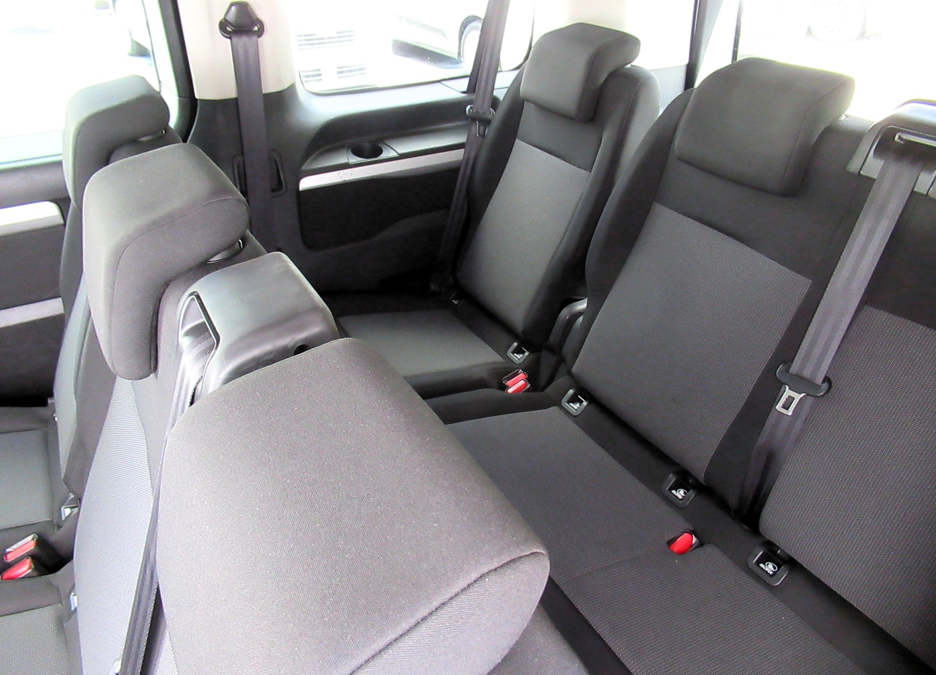 PEUGEOT Traveller 2.0 BlueHDi Business Standard EAT8-image-6