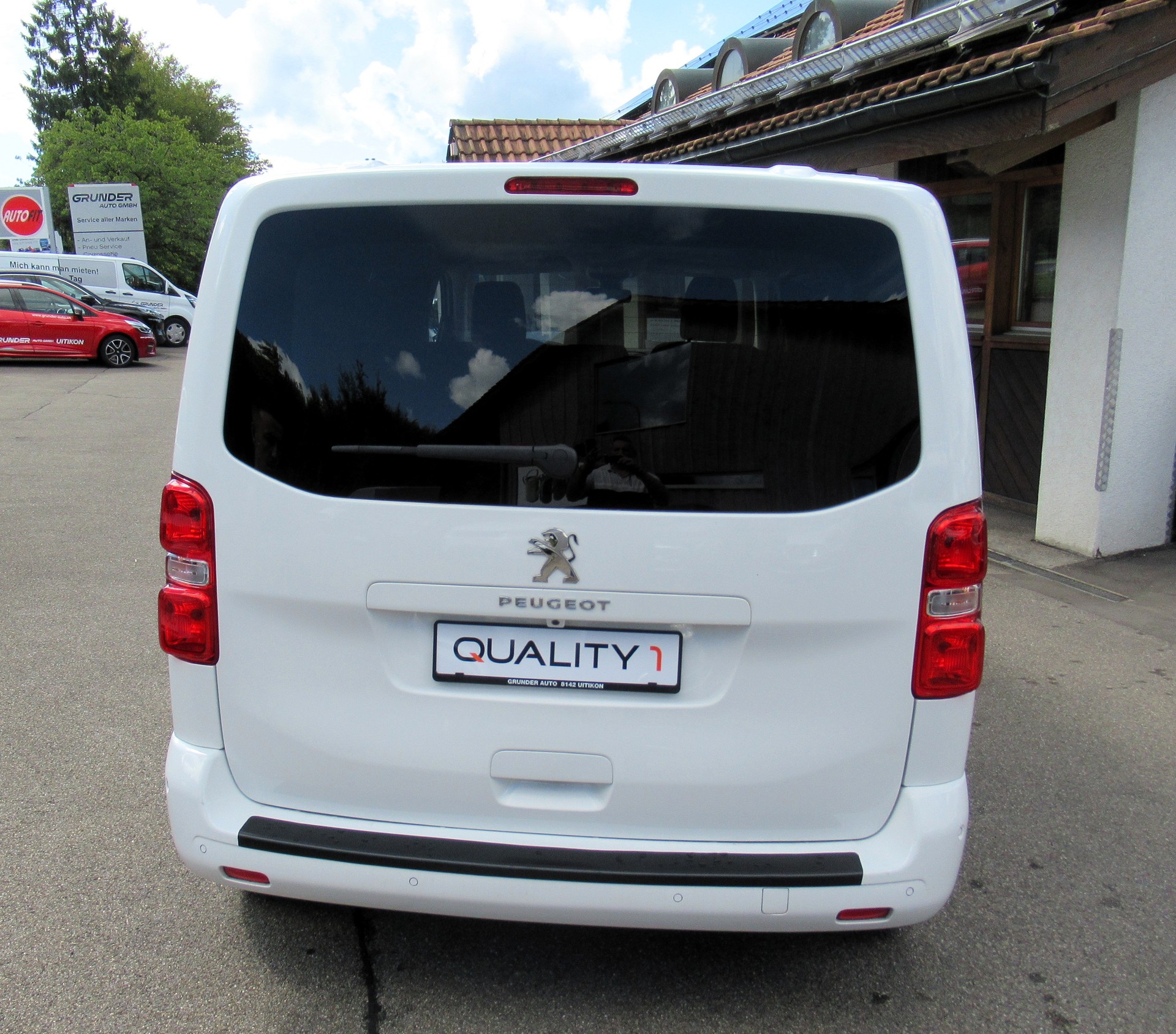 PEUGEOT Traveller 2.0 BlueHDi Business Standard EAT8-image-3