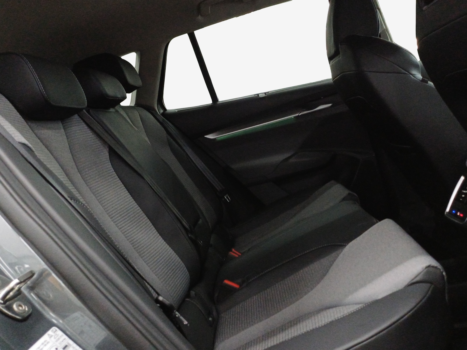 SKODA Enyaq 85x Dynamic 4x4-image-14