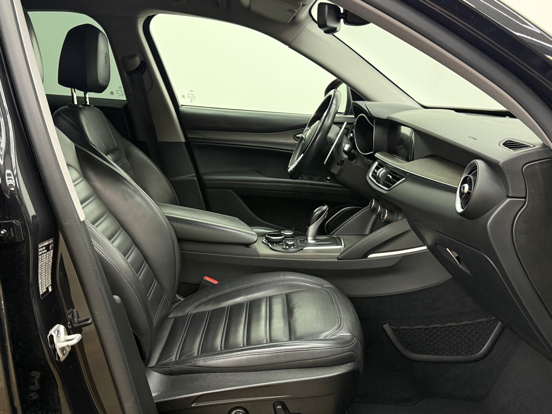 ALFA ROMEO Stelvio 2.2 JTDM Executive Q4 Automatic-image-19